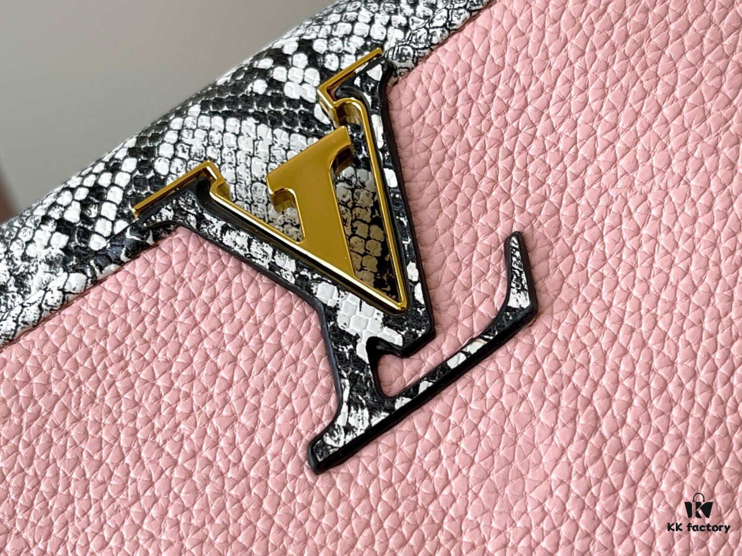 Exclusive On-site Photo - Upgraded M95508 CAPUCINES Small Handbag