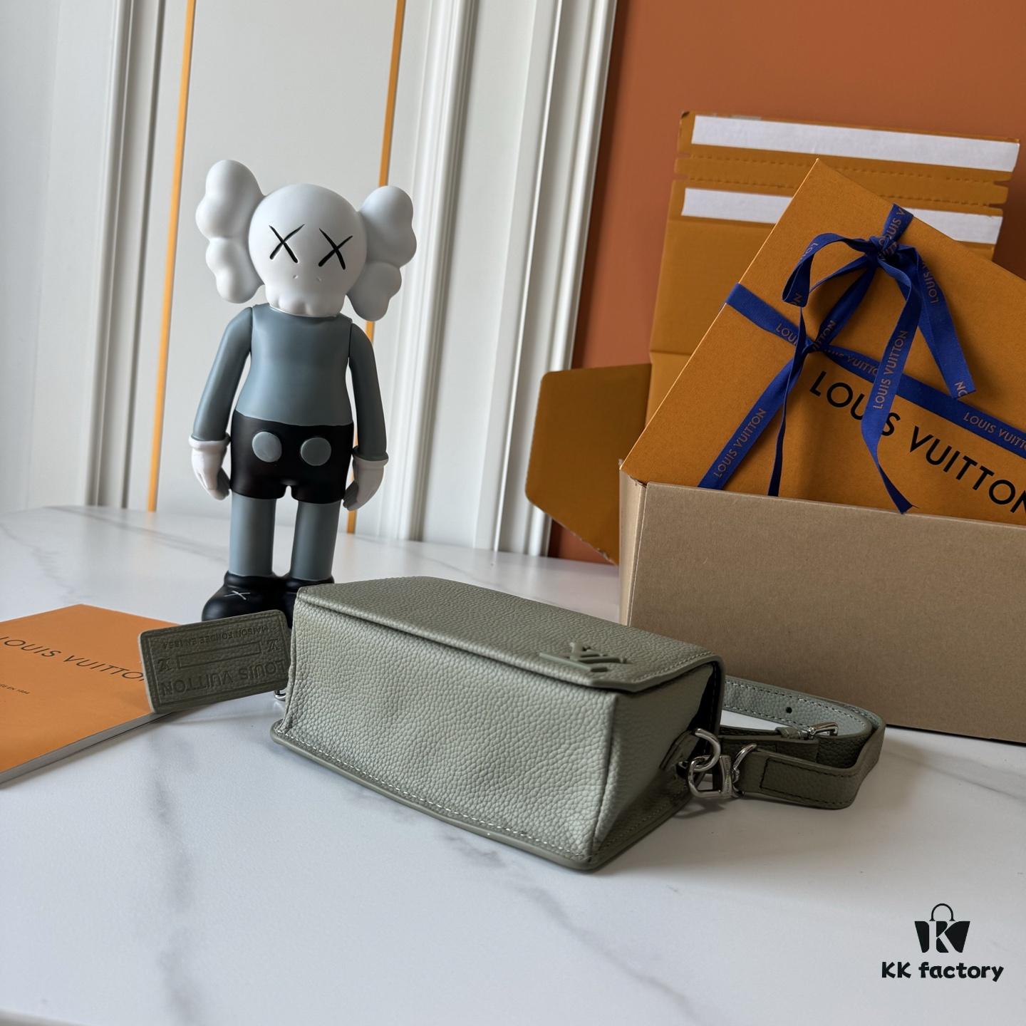 Upgraded Version M82085 M82086 Full Leather Black Light Green Black Floral Monogram Men's Free Shipping Messenger Bag Flap Mini Handbag