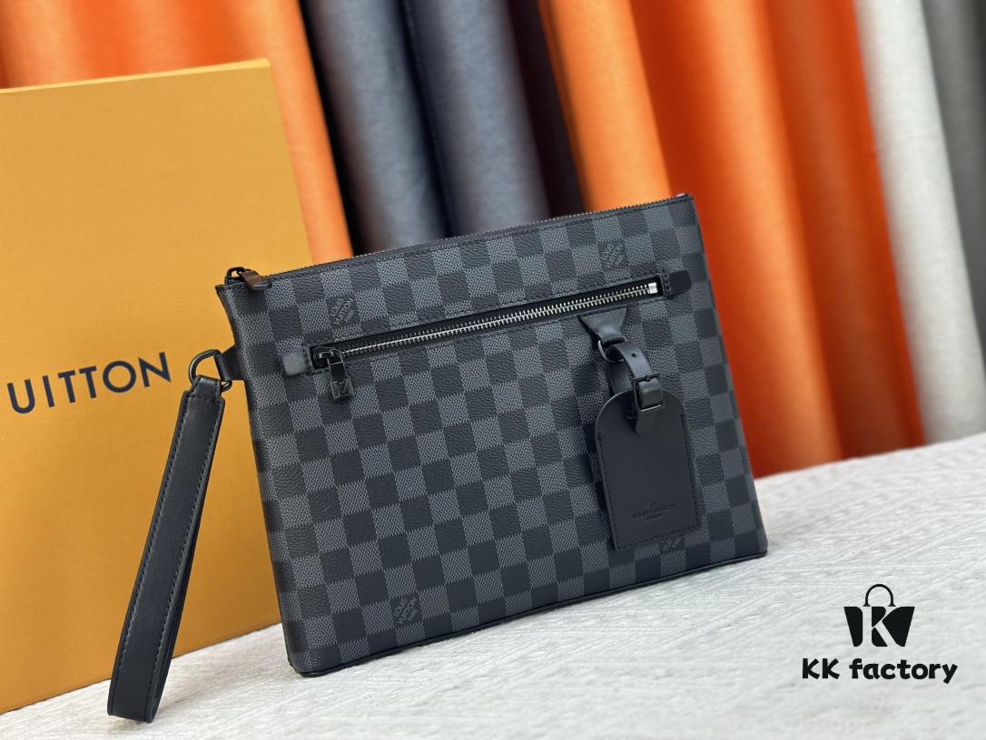 40504 This iPad clutch is designed specifically for the latest tablet models. Crafted in LV Aerogram leather, soft as vintage airmail paper, with an LV-lettered corner. Features a removable wrist strap for easy carrying. 30.0 x 22.0 x 5.0 cm (length x height x width)