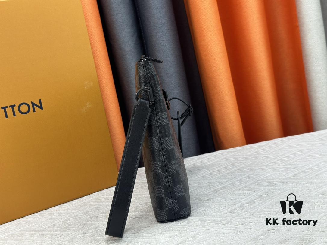 40504 This iPad clutch is designed specifically for the latest tablet models. Crafted in LV Aerogram leather, soft as vintage airmail paper, with an LV-lettered corner. Features a removable wrist strap for easy carrying. 30.0 x 22.0 x 5.0 cm (length x height x width)