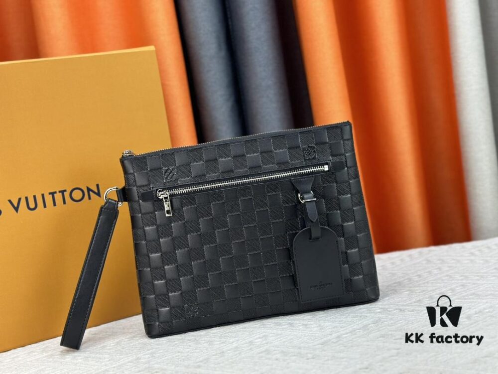 iPad Clutch Bag designed for the latest tablet models. Crafted in LV Aerogram leather, soft as vintage airmail paper, with an LV-lettered corner. Features a detachable wrist strap for easy carrying. 30.0 x 22.0 x 5.0 cm (length x height x width)