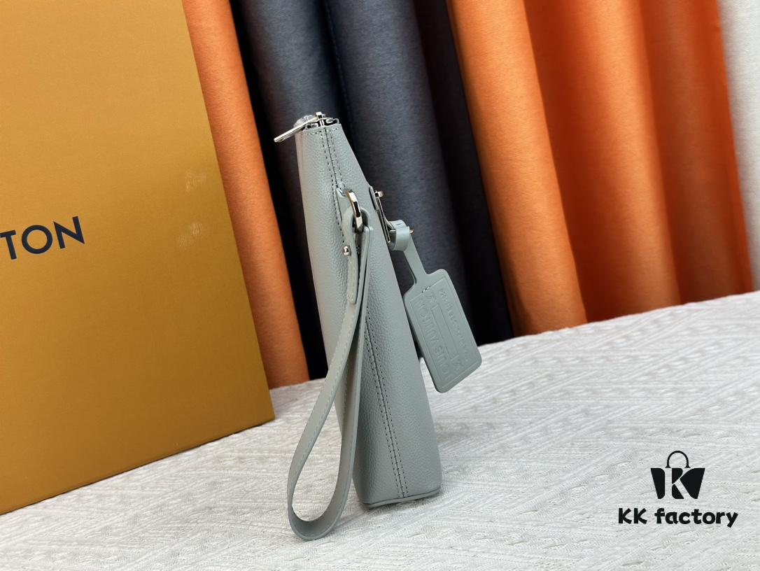 iPad Pouch Bag Designed for the Latest Tablet Models