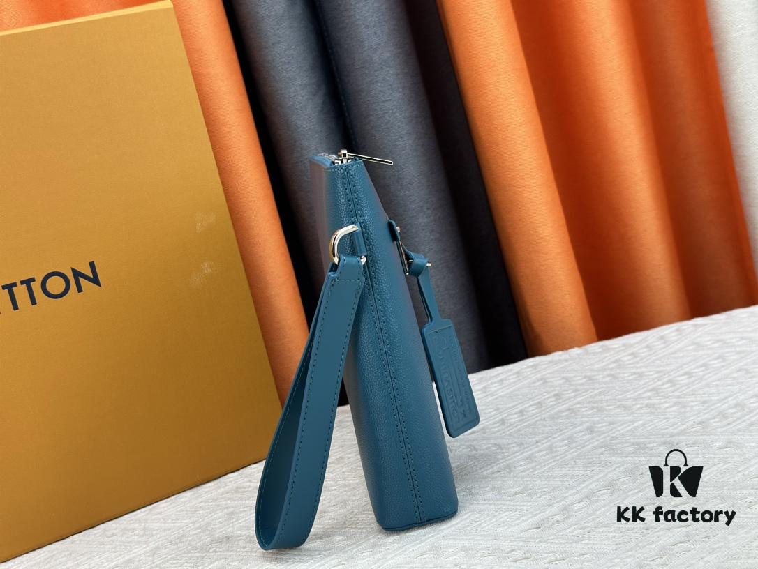 iPad Handheld Pouch Designed for the Latest Tablet Models