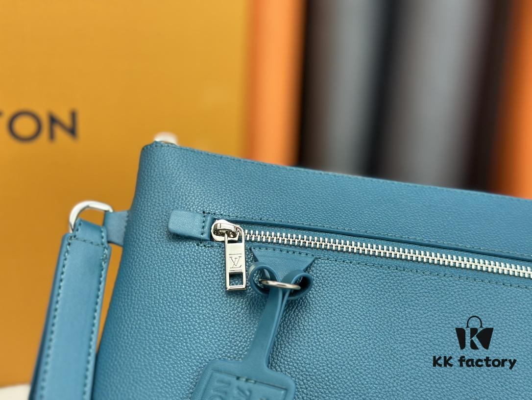 iPad Handheld Pouch Designed for the Latest Tablet Models