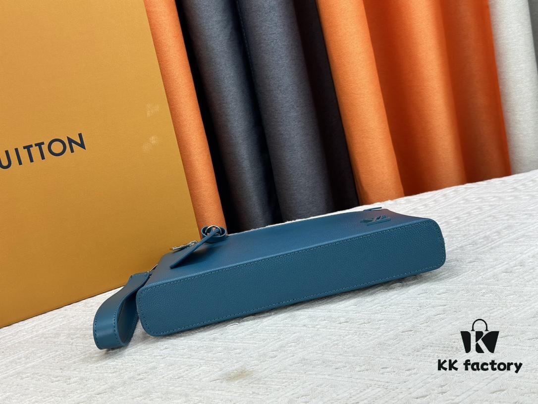 iPad Handheld Pouch Designed for the Latest Tablet Models