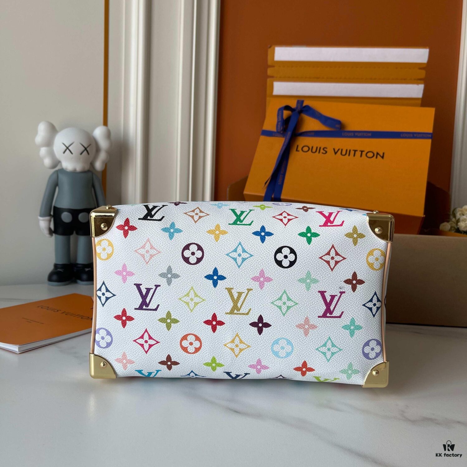 Upgraded Version (Authentic Photos, Accurate Replica) M13805-M13085-M13257 M13806 40391 40390 LV x Murakami Takashi Collaboration Nano Speedy Bag – This Nano Speedy bag combines Monogram canvas with printed cowhide trim, presented in 33 vibrant colors including white tricolor and black tricolor, twelve variations that have taken the world by storm and are highly favored by celebrities and stars.