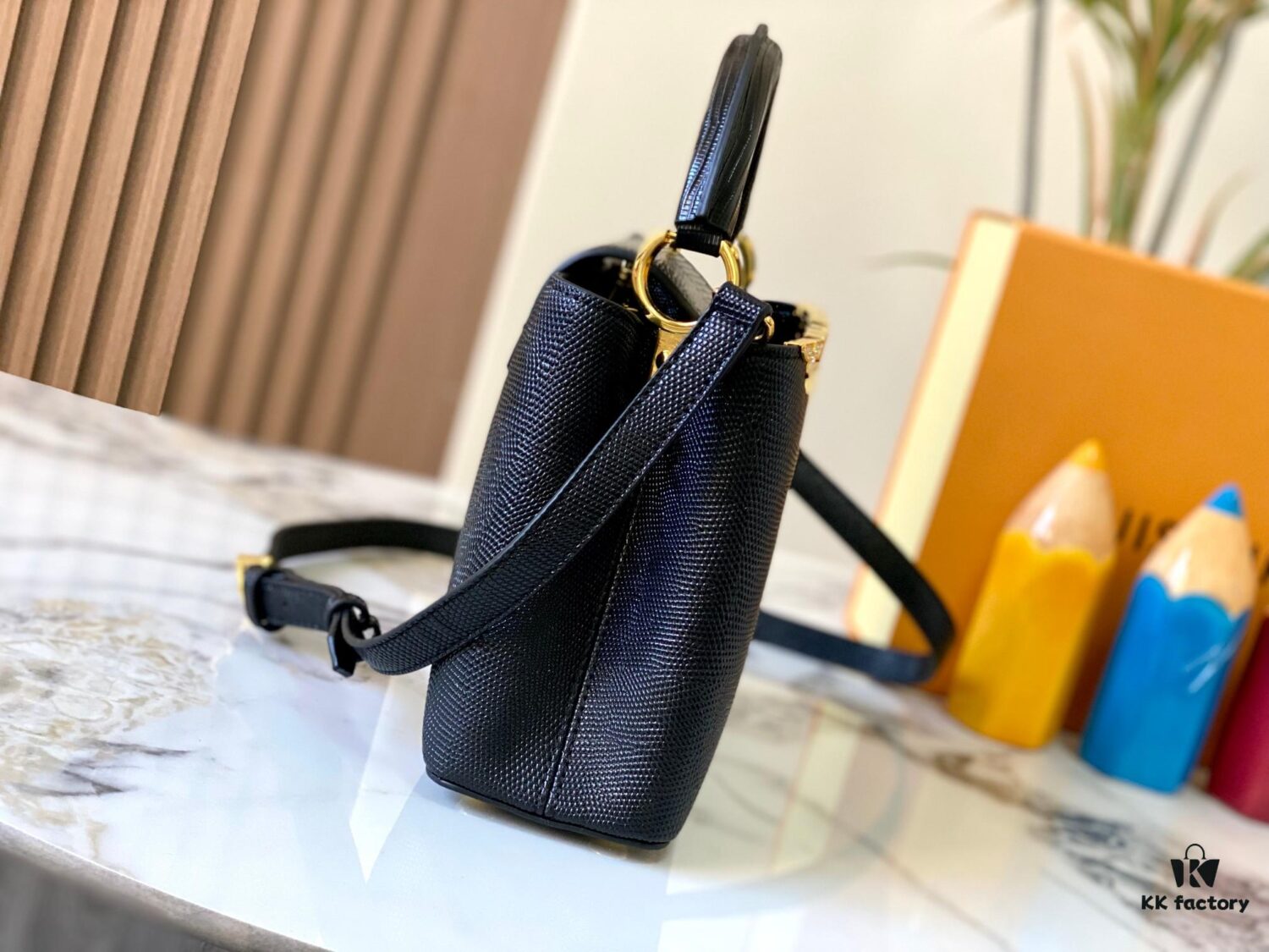 Top Grade Original Guangzhou Stock M12297 Black Lizard Skin with Diamond-Inlaid Golden Crown Capucines BB Handbag