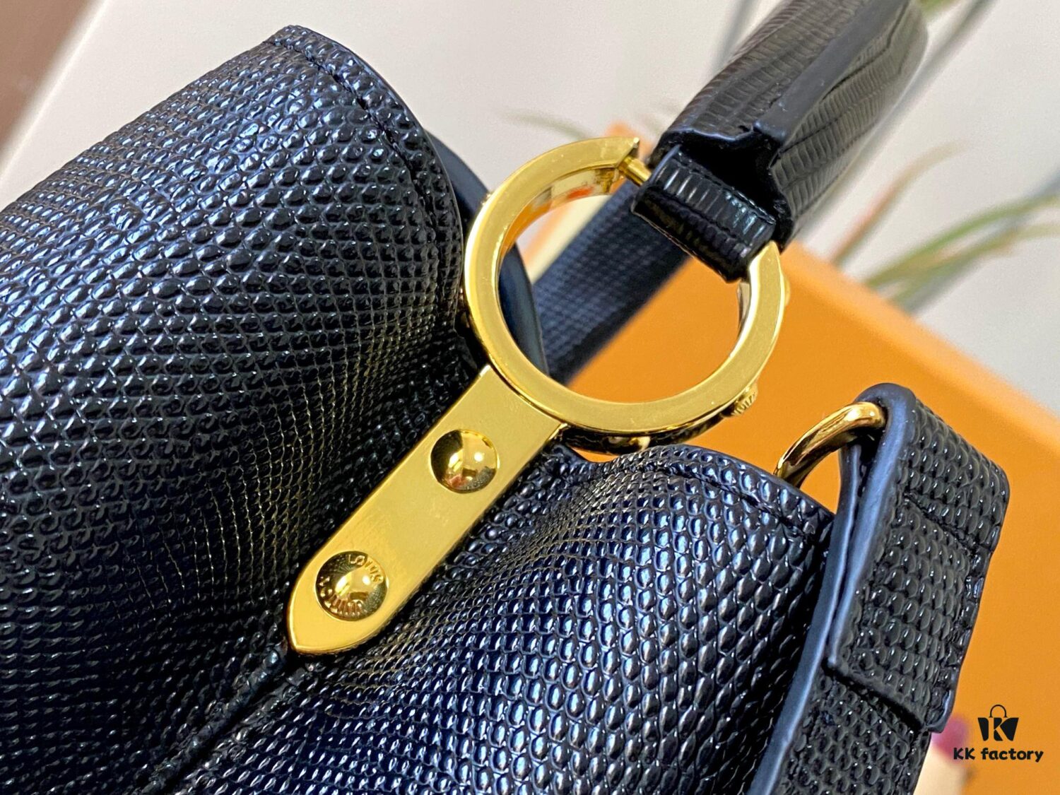 Top Grade Original Guangzhou Stock M12297 Black Lizard Skin with Diamond-Inlaid Golden Crown Capucines BB Handbag