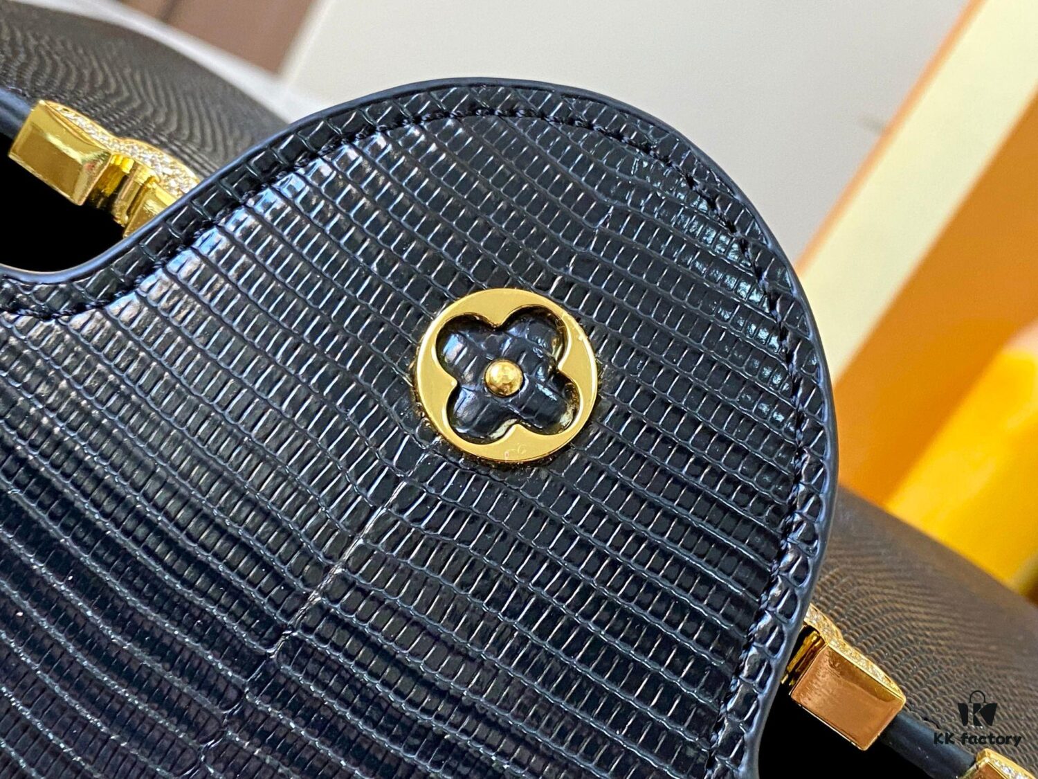 Top Grade Original Guangzhou Stock M12297 Black Lizard Skin with Diamond-Inlaid Golden Crown Capucines BB Handbag
