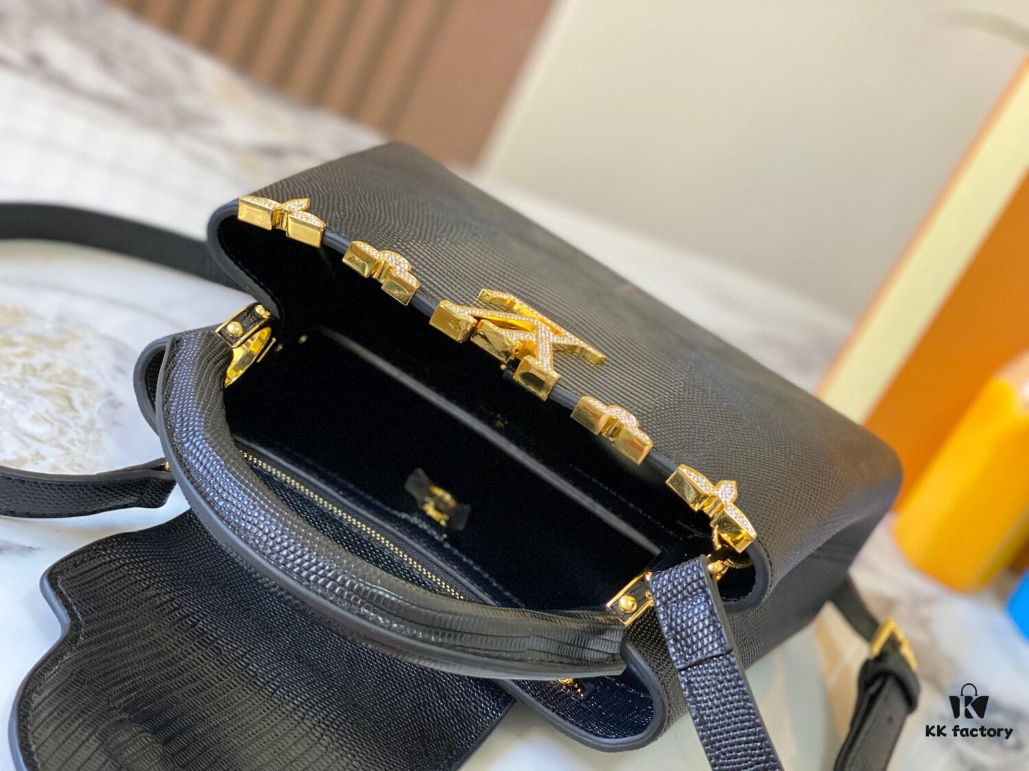 Top Grade Original Guangzhou Stock M12297 Black Lizard Skin with Diamond-Inlaid Golden Crown Capucines BB Handbag