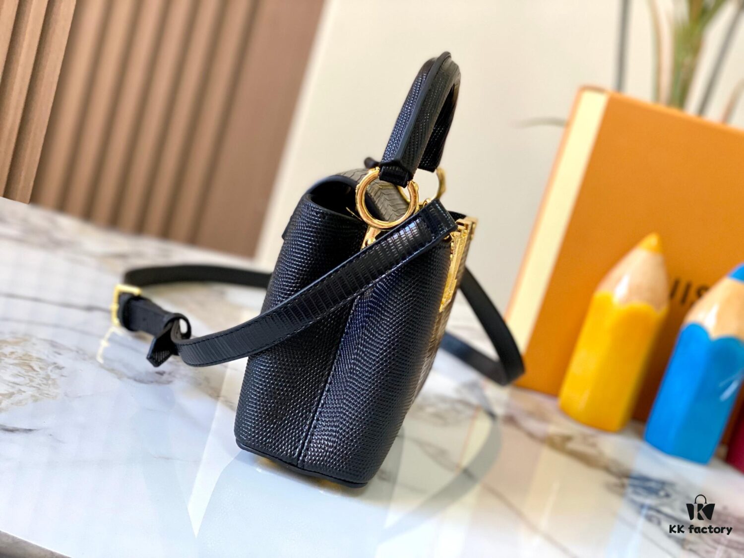 Top Grade Original Guangzhou M12296 Black Lizard Leather with Gold Diamond Crown Capucines Mini Bag