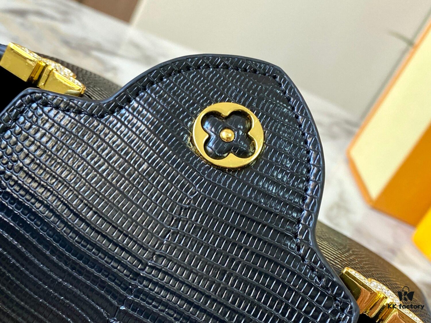 Top Grade Original Guangzhou M12296 Black Lizard Leather with Gold Diamond Crown Capucines Mini Bag
