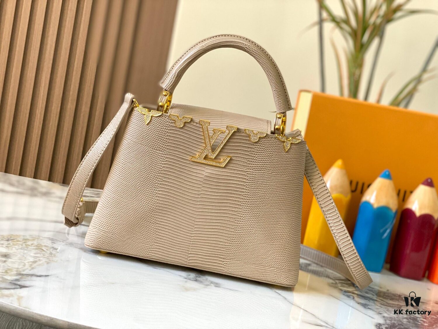 Top-Grade Original Guangzhou Stock M12297 Beige Lizard Leather with Gold Diamond Crown Capucines BB Bag