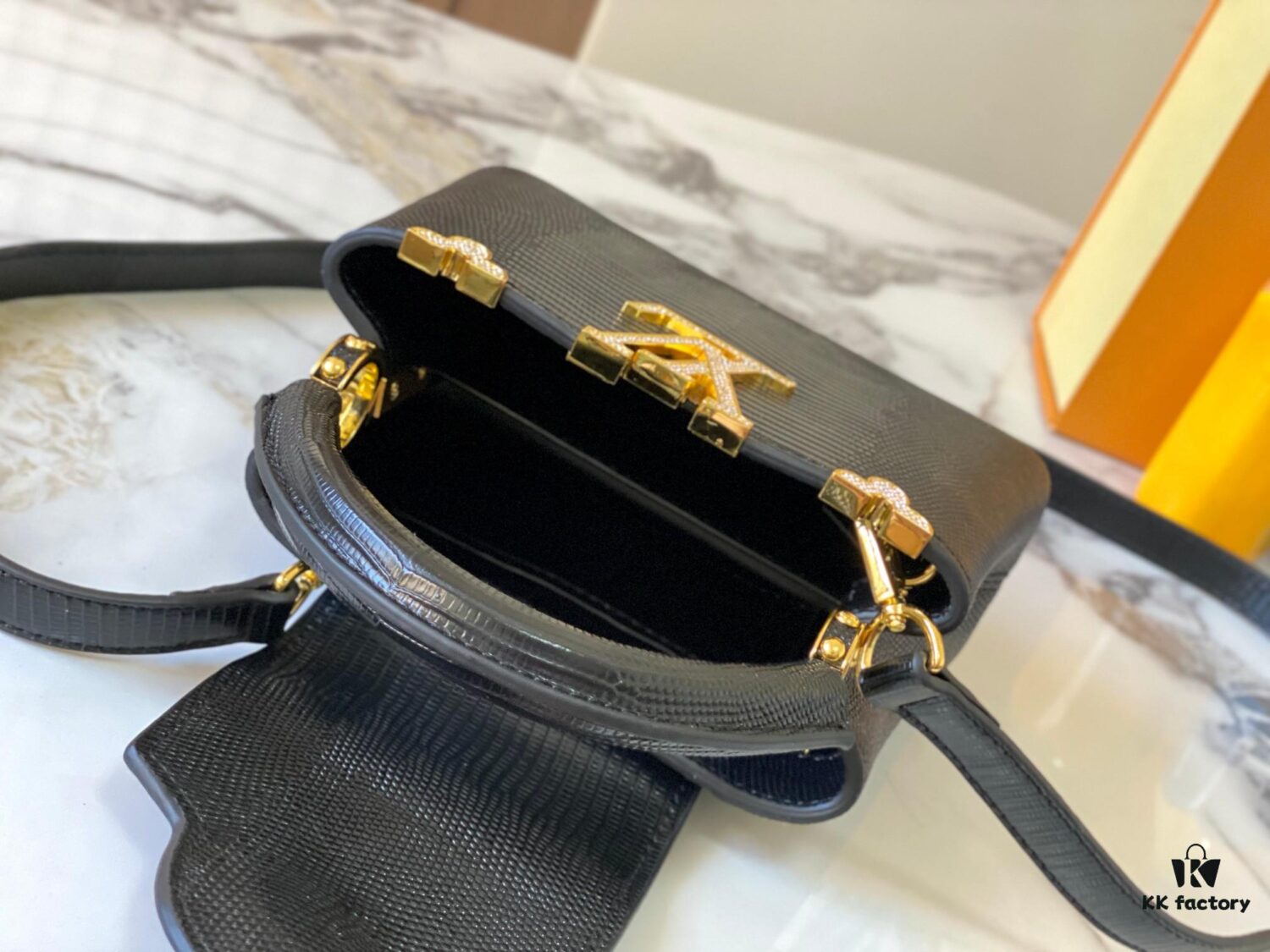Top Grade Original Guangzhou M12296 Black Lizard Leather with Gold Diamond Crown Capucines Mini Bag