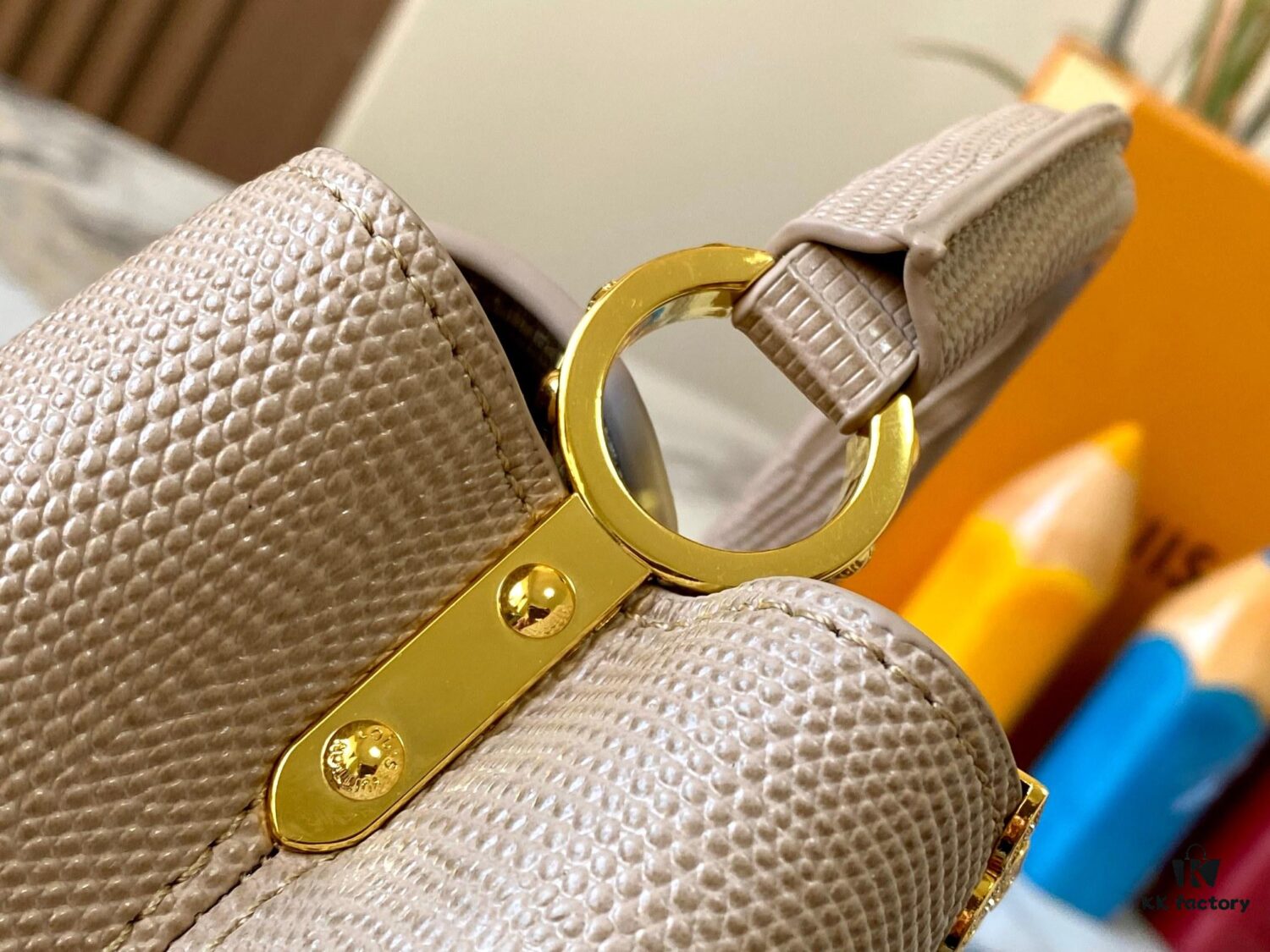 Top Grade Original Guangzhou Stock M12296 Beige Lizard Leather Combined with Golden Diamond Crown 🔺 This Capucines Mini Handbag Features Luxurious Lizard Leather Exterior with Soft Lambskin Lining, Accented with Brilliant Metallic Hardware