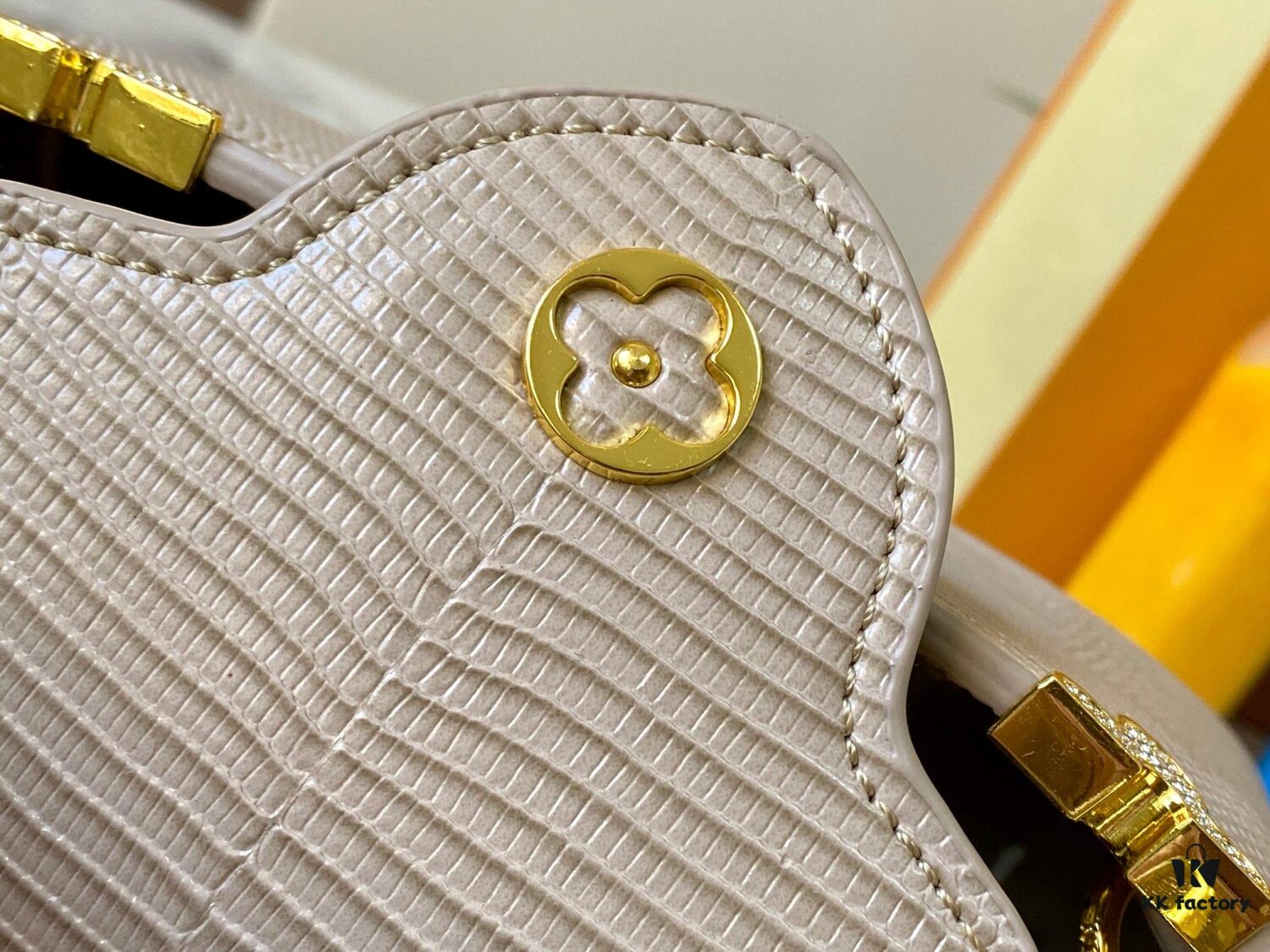 Top Grade Original Guangzhou Stock M12296 Beige Lizard Leather Combined with Golden Diamond Crown 🔺 This Capucines Mini Handbag Features Luxurious Lizard Leather Exterior with Soft Lambskin Lining, Accented with Brilliant Metallic Hardware