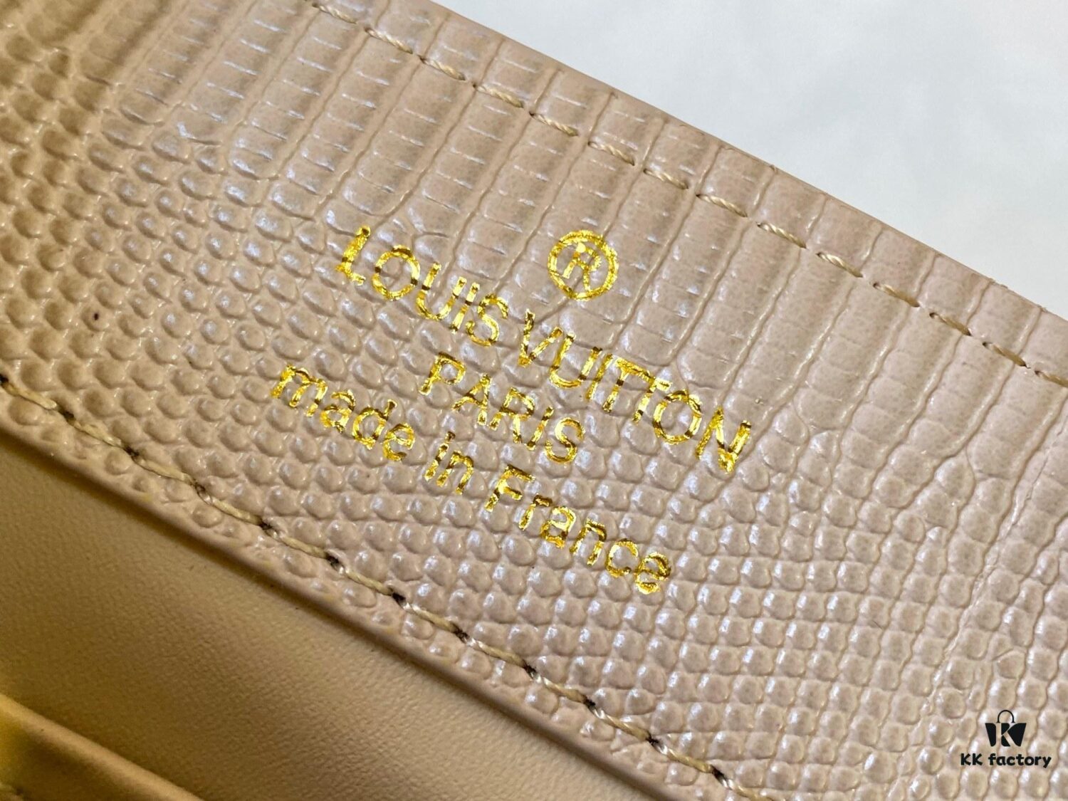 Top Grade Original Guangzhou Stock M12296 Beige Lizard Leather Combined with Golden Diamond Crown 🔺 This Capucines Mini Handbag Features Luxurious Lizard Leather Exterior with Soft Lambskin Lining, Accented with Brilliant Metallic Hardware