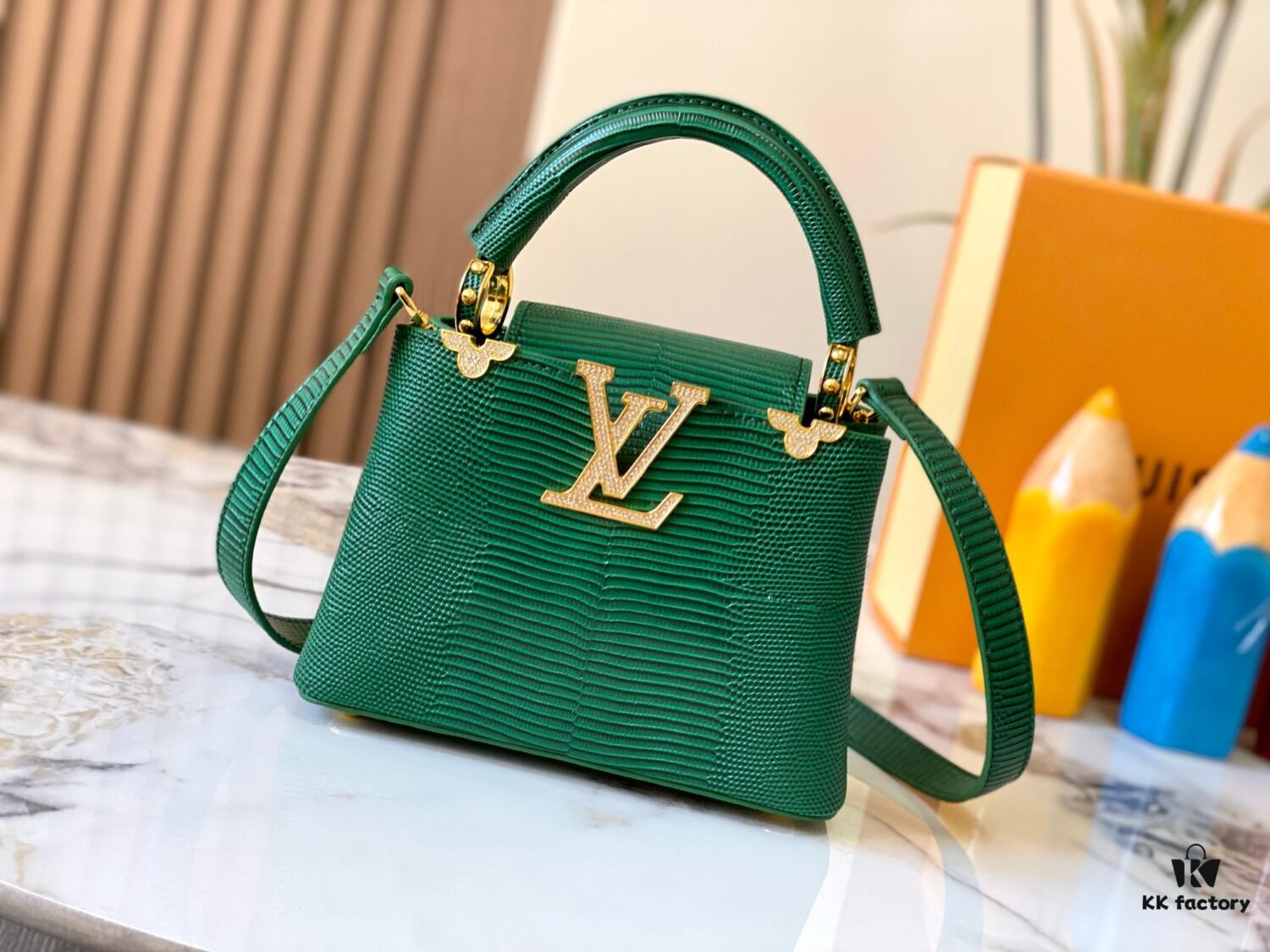 Top Quality Original Guangzhou Stock M12296 Green Lizard Skin with Golden Diamond Crown 🔺 This Capucines Mini Bag Features Luxurious Lizard Leather Over Soft Lambskin Lining, Accented with Brilliant Metallic Hardware