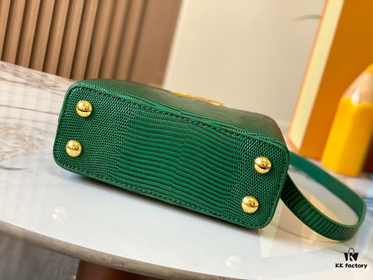 Top Quality Original Guangzhou Stock M12296 Green Lizard Skin with Golden Diamond Crown 🔺 This Capucines Mini Bag Features Luxurious Lizard Leather Over Soft Lambskin Lining, Accented with Brilliant Metallic Hardware