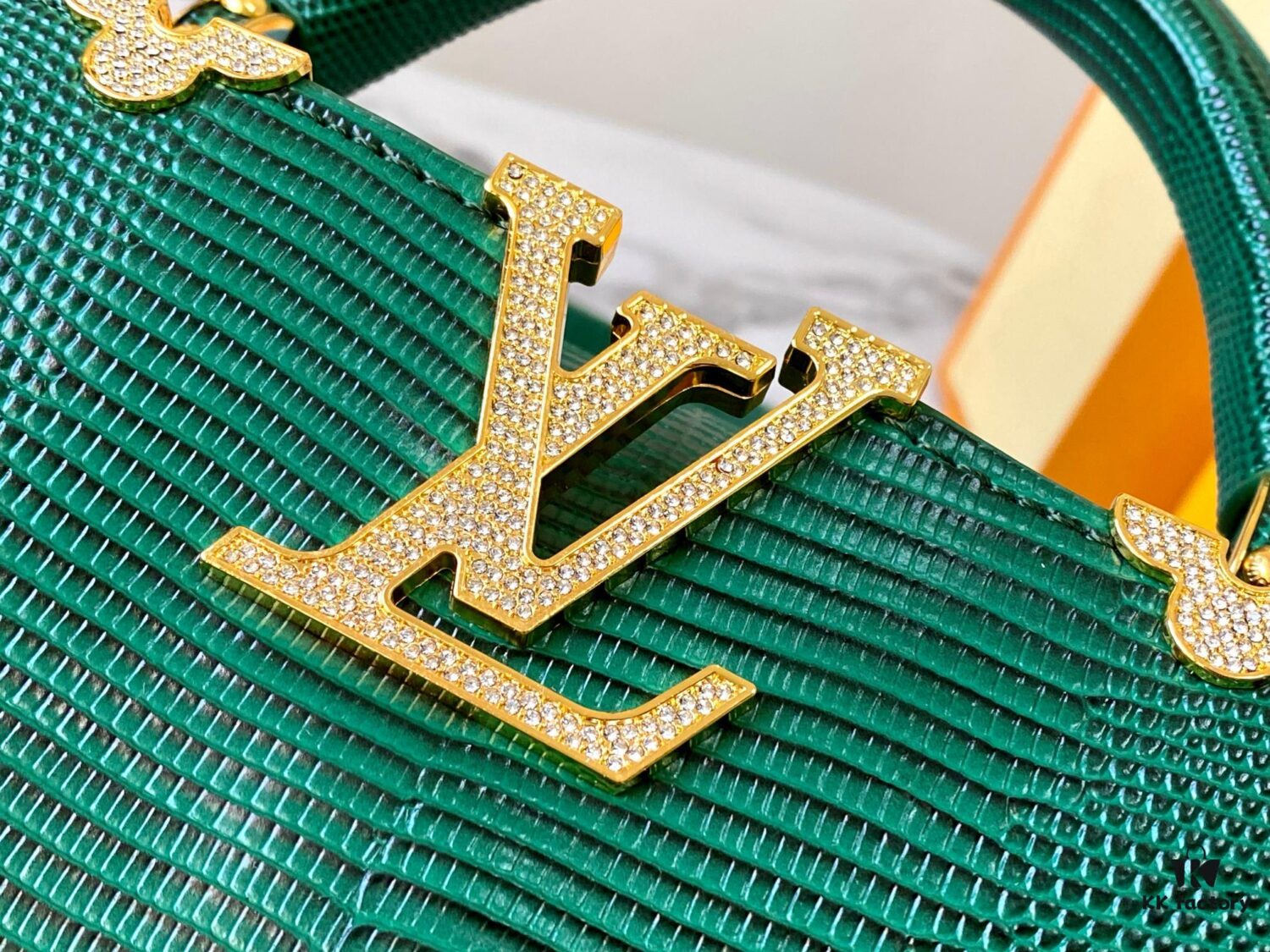 Top Quality Original Guangzhou Stock M12296 Green Lizard Skin with Golden Diamond Crown 🔺 This Capucines Mini Bag Features Luxurious Lizard Leather Over Soft Lambskin Lining, Accented with Brilliant Metallic Hardware