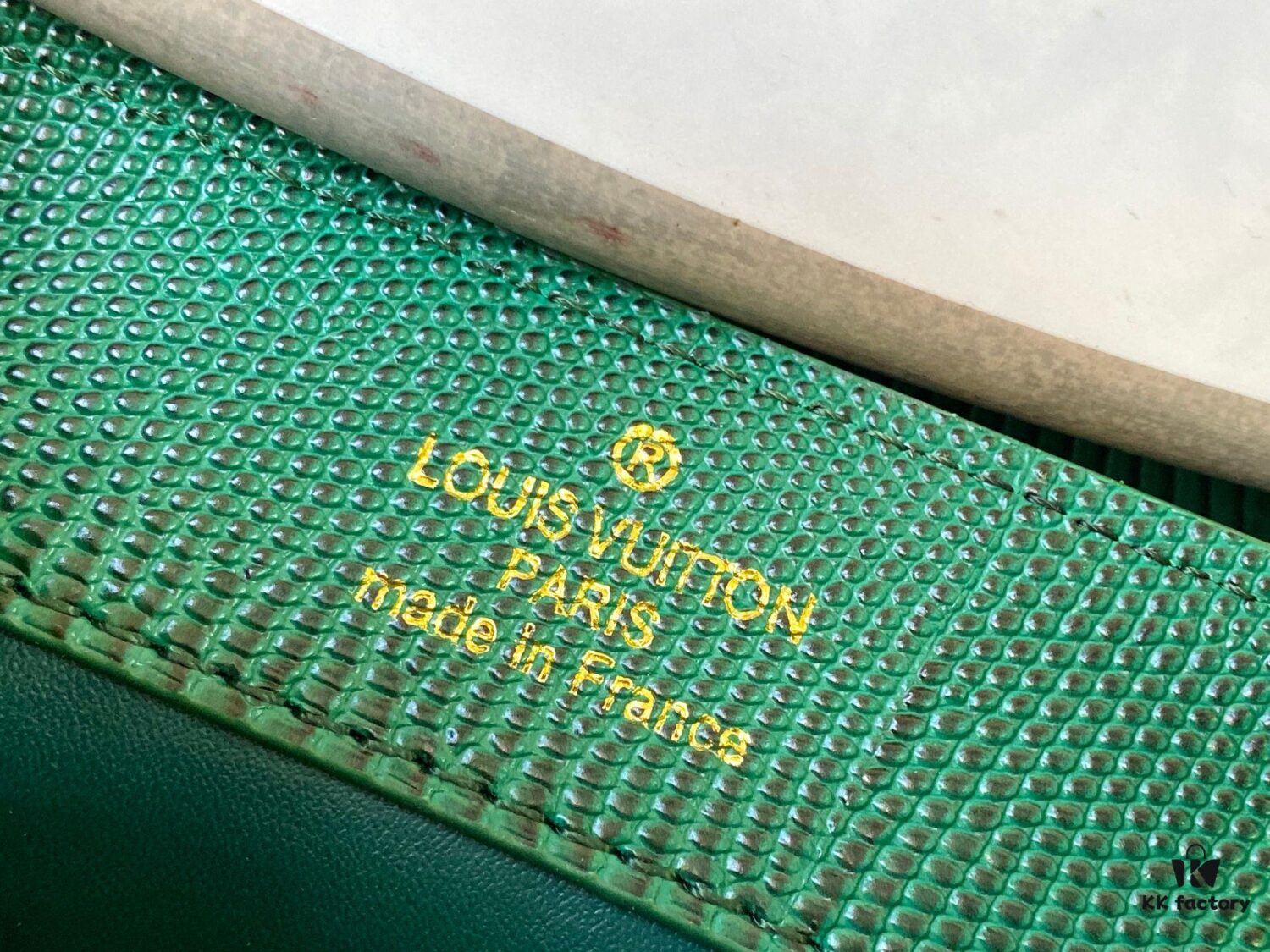 Top Quality Original Guangzhou Stock M12296 Green Lizard Skin with Golden Diamond Crown 🔺 This Capucines Mini Bag Features Luxurious Lizard Leather Over Soft Lambskin Lining, Accented with Brilliant Metallic Hardware