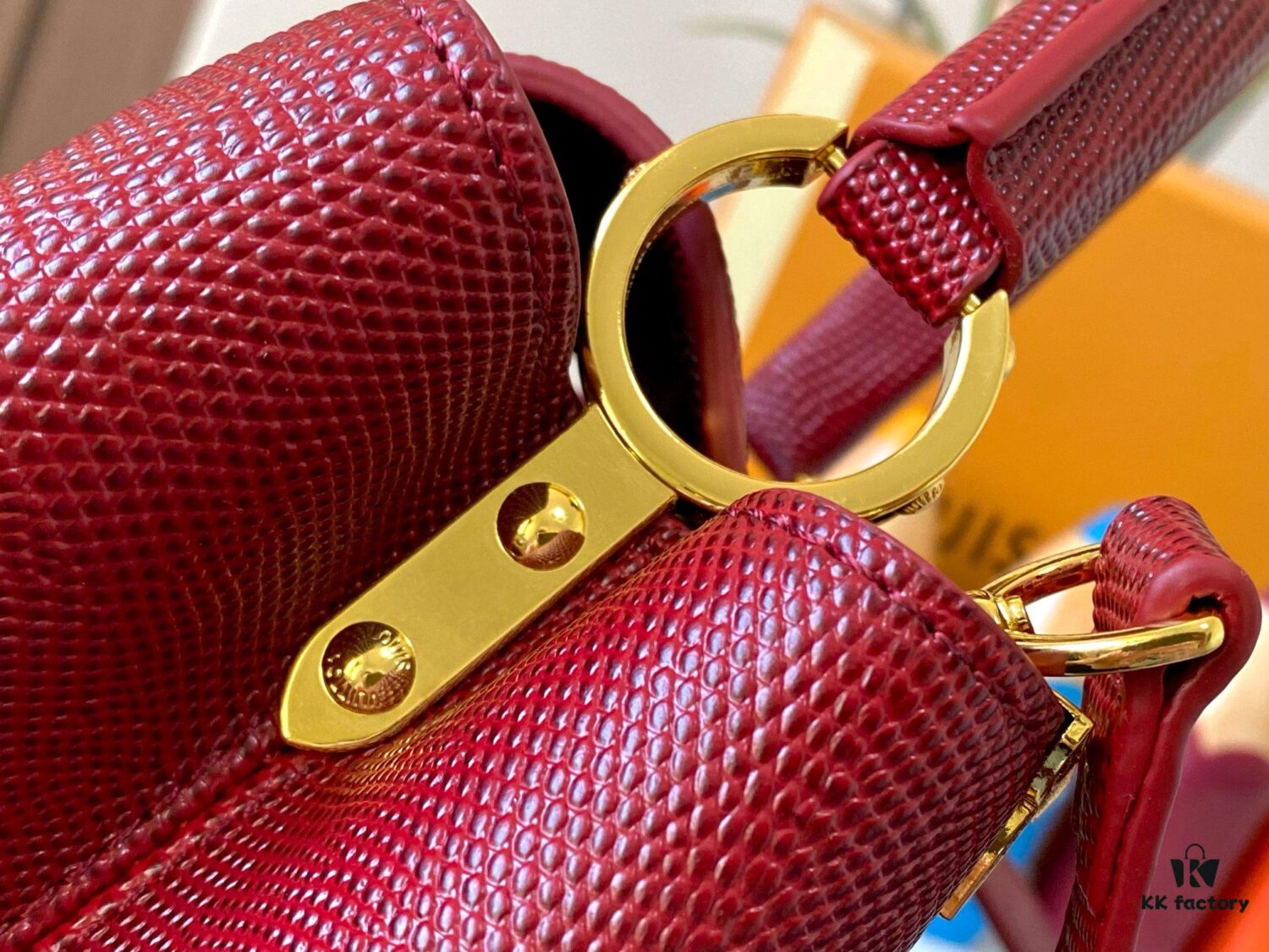 Top-Grade Original Guangzhou Stock M12297 Burgundy Lizard Skin with Gold Diamond Crown ▲ This Capucines BB Bag Exquisitely Combines Luxurious Lizard Exterior, Soft Lamb Leather Lining, and Lustrous Metallic Hardware