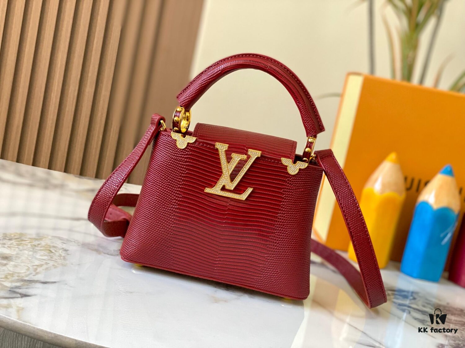Top Quality Original Guangzhou Stock M12296 Burgundy Lizard Skin Combined with Golden Diamond Crown 🔺 This Capucines Mini Bag Features Luxurious Lizard Leather Exterior with Soft Lambskin Lining, Accented with Brilliant Metallic Hardware