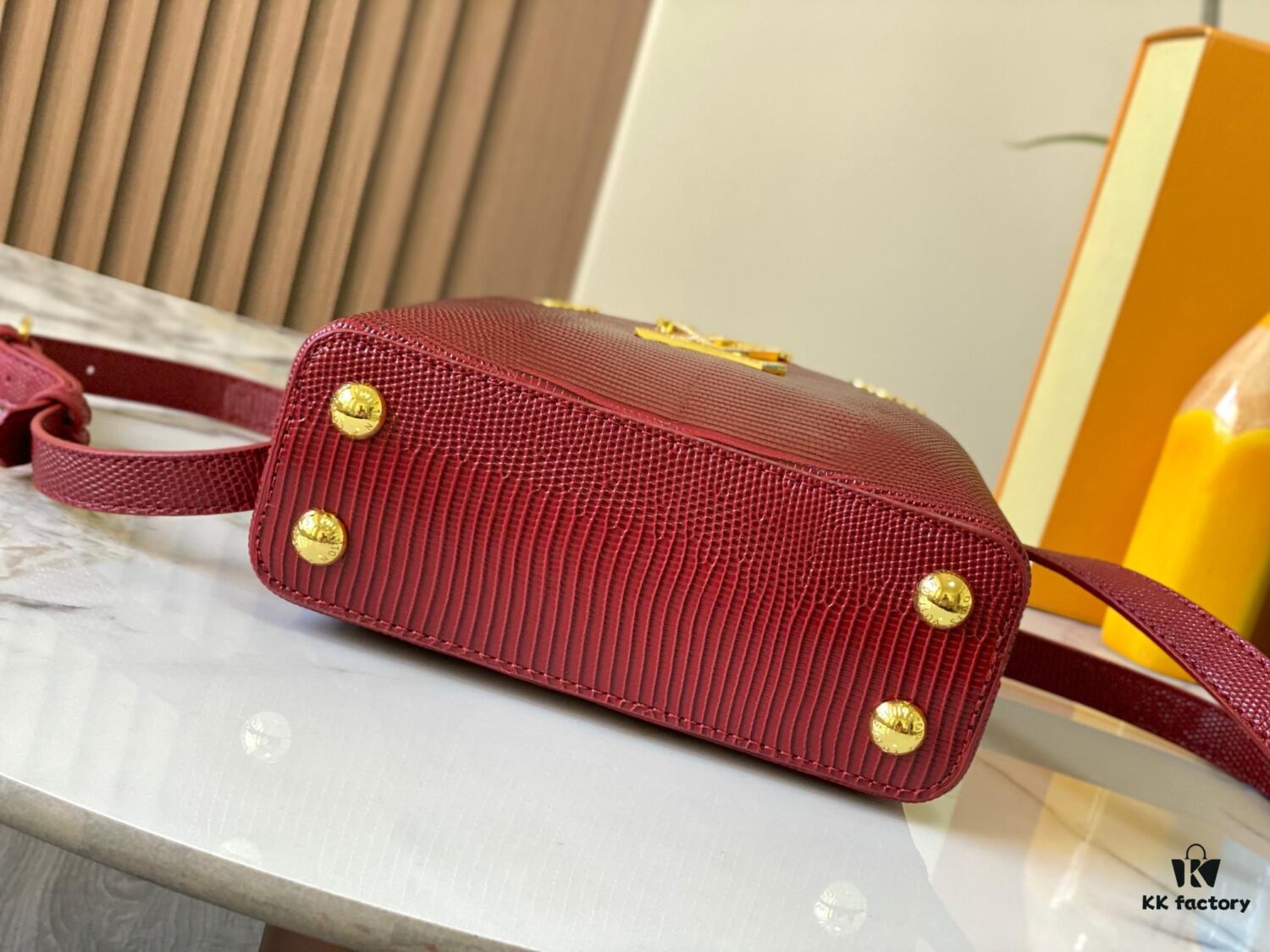 Top Quality Original Guangzhou Stock M12296 Burgundy Lizard Skin Combined with Golden Diamond Crown 🔺 This Capucines Mini Bag Features Luxurious Lizard Leather Exterior with Soft Lambskin Lining, Accented with Brilliant Metallic Hardware