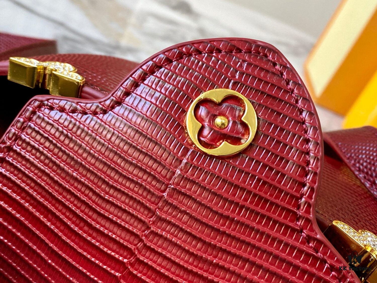 Top Quality Original Guangzhou Stock M12296 Burgundy Lizard Skin Combined with Golden Diamond Crown 🔺 This Capucines Mini Bag Features Luxurious Lizard Leather Exterior with Soft Lambskin Lining, Accented with Brilliant Metallic Hardware