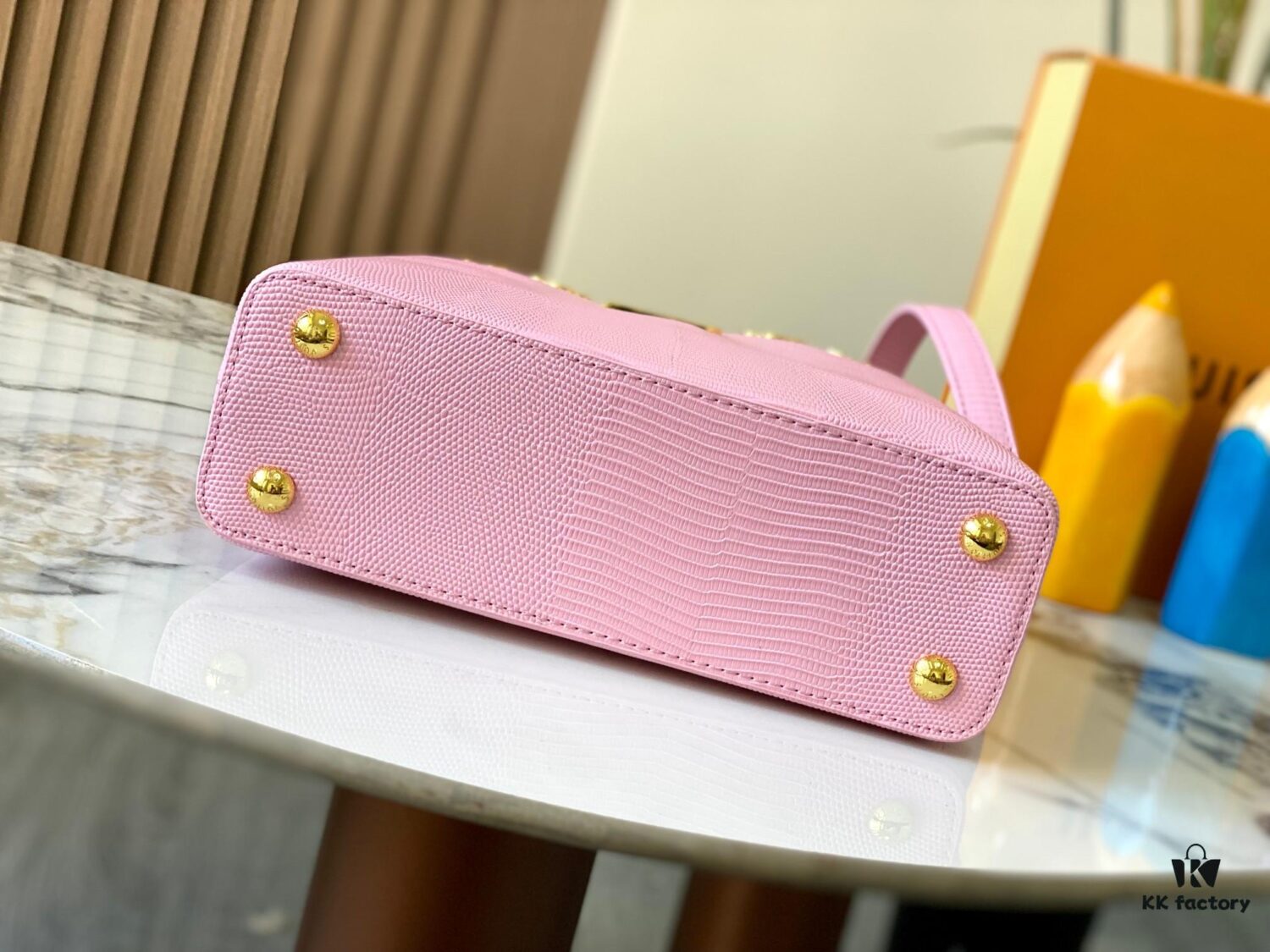 Top-Quality Original Guangzhou Stock M12297 Pink Lizard Skin with Gold-Tone Crown Triangle Capucines BB Bag