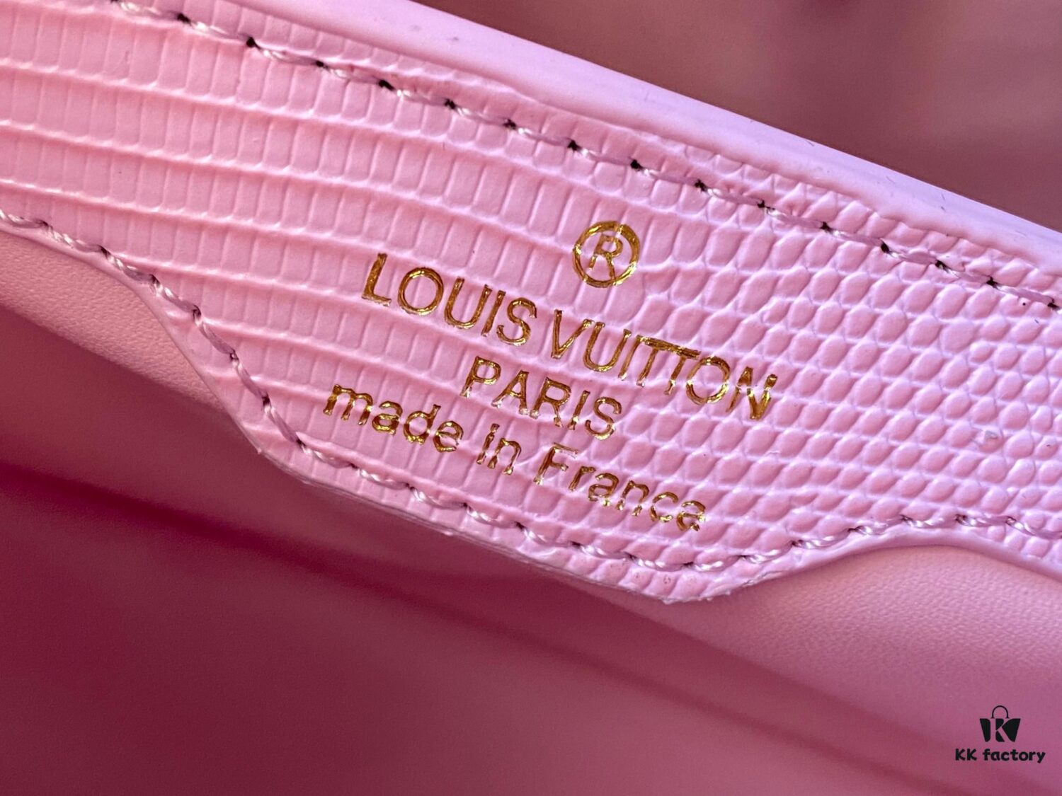 Top-Quality Original Guangzhou Stock M12297 Pink Lizard Skin with Gold-Tone Crown Triangle Capucines BB Bag