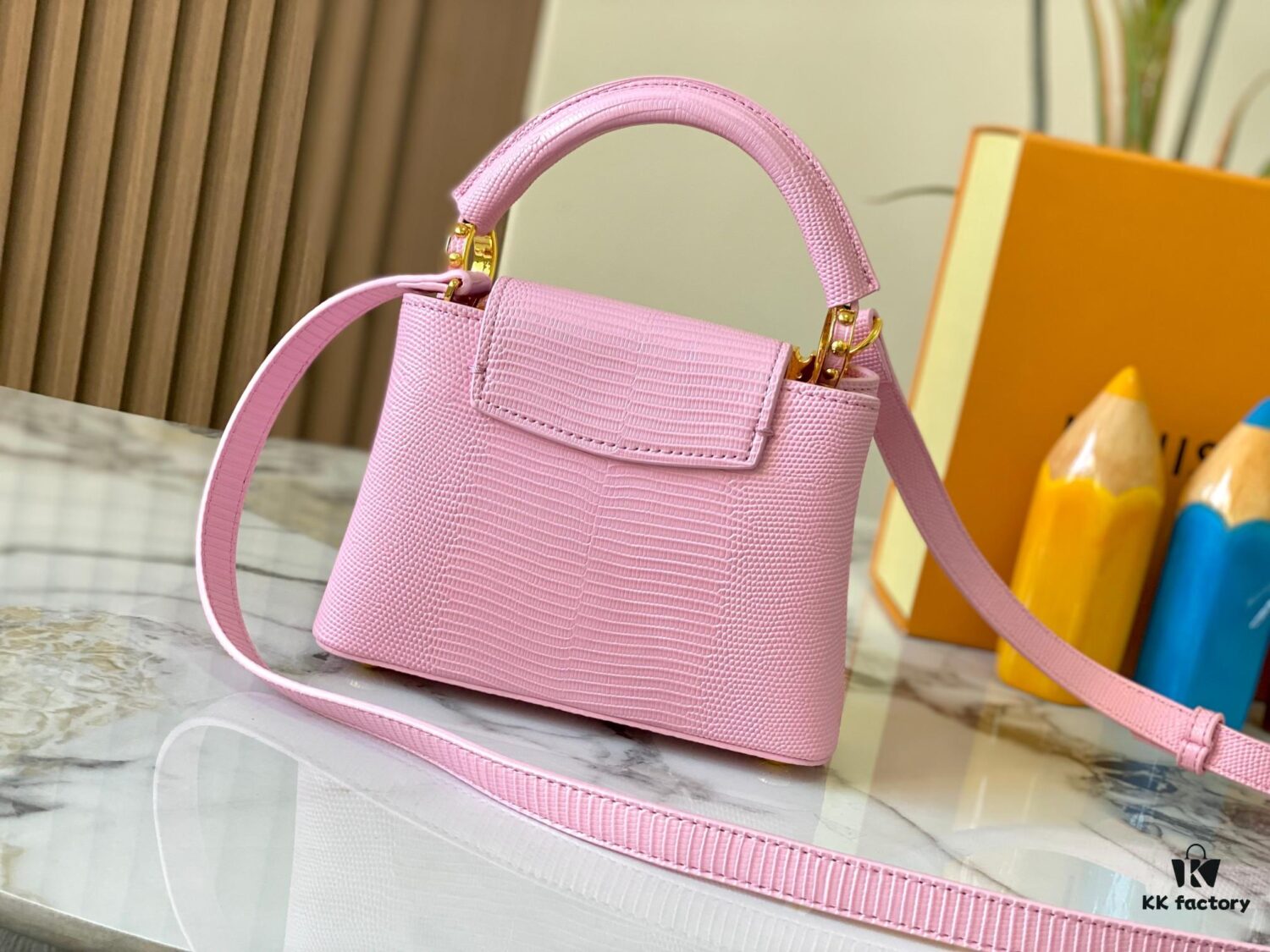 Top Quality Original Guangzhou M12296 Pink Lizard Leather Combined with Golden Diamond Crown 🔺 Capucines Mini Bag