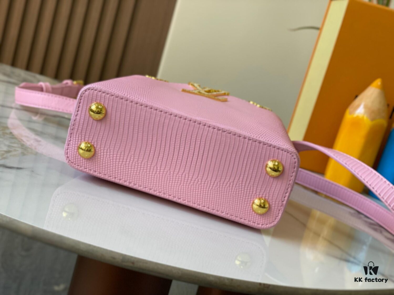 Top Quality Original Guangzhou M12296 Pink Lizard Leather Combined with Golden Diamond Crown 🔺 Capucines Mini Bag