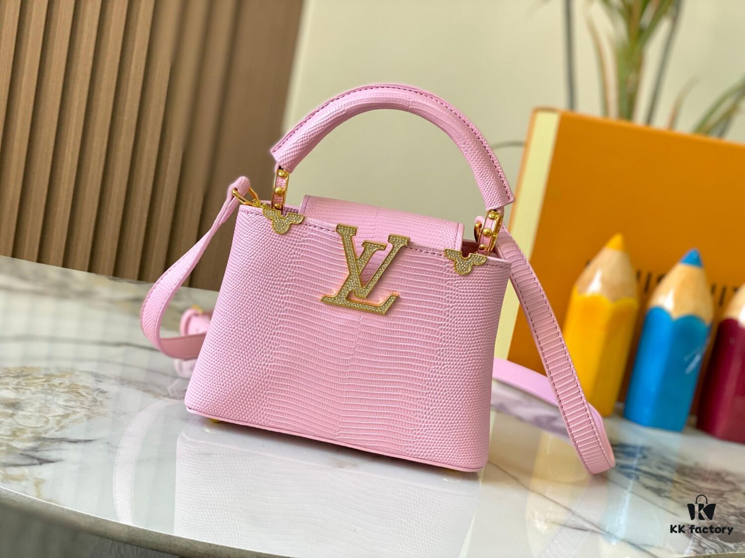 Top Quality Original Guangzhou M12296 Pink Lizard Leather Combined with Golden Diamond Crown 🔺 Capucines Mini Bag