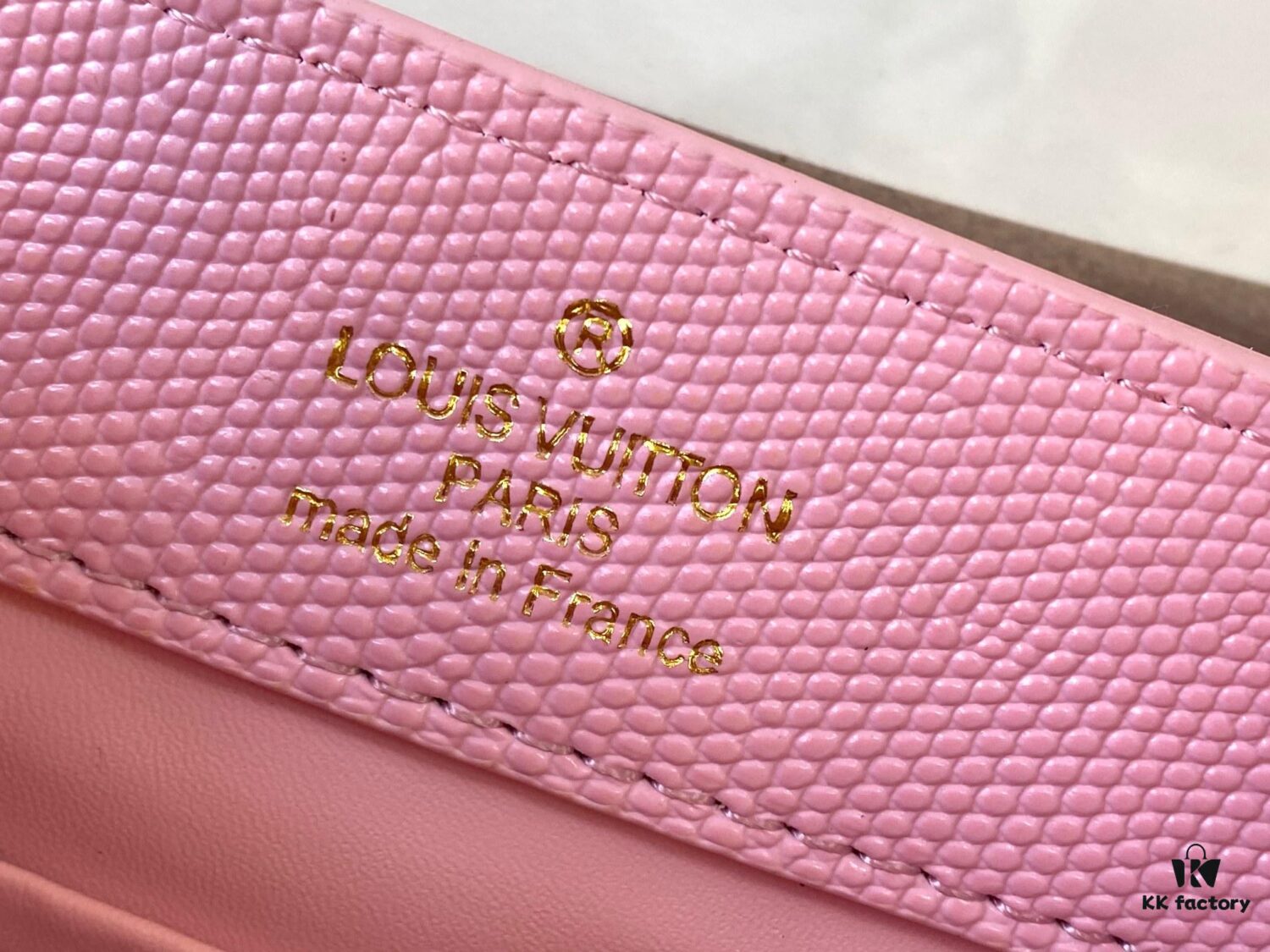 Top Quality Original Guangzhou M12296 Pink Lizard Leather Combined with Golden Diamond Crown 🔺 Capucines Mini Bag