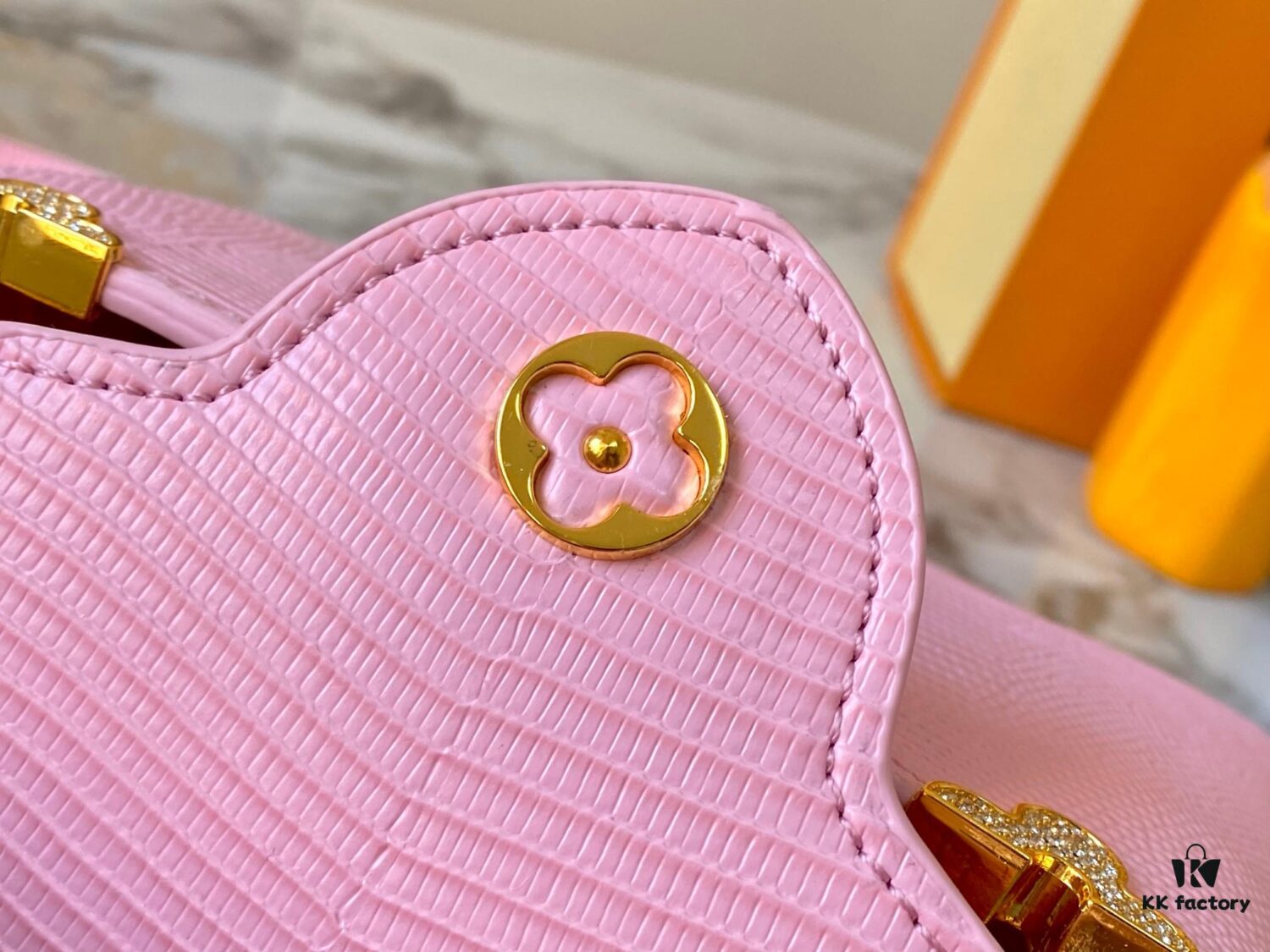 Top Quality Original Guangzhou M12296 Pink Lizard Leather Combined with Golden Diamond Crown 🔺 Capucines Mini Bag