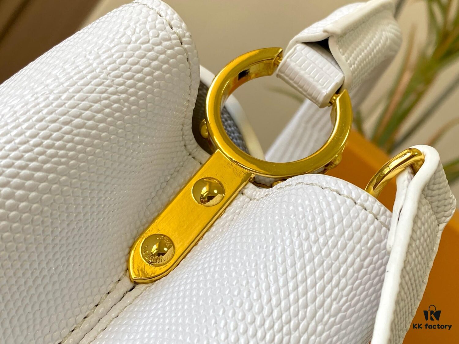 Top Quality Guangzhou Original M12297 White Lizard Skin with Gold Diamond Crown Triangle Capucines BB Bag