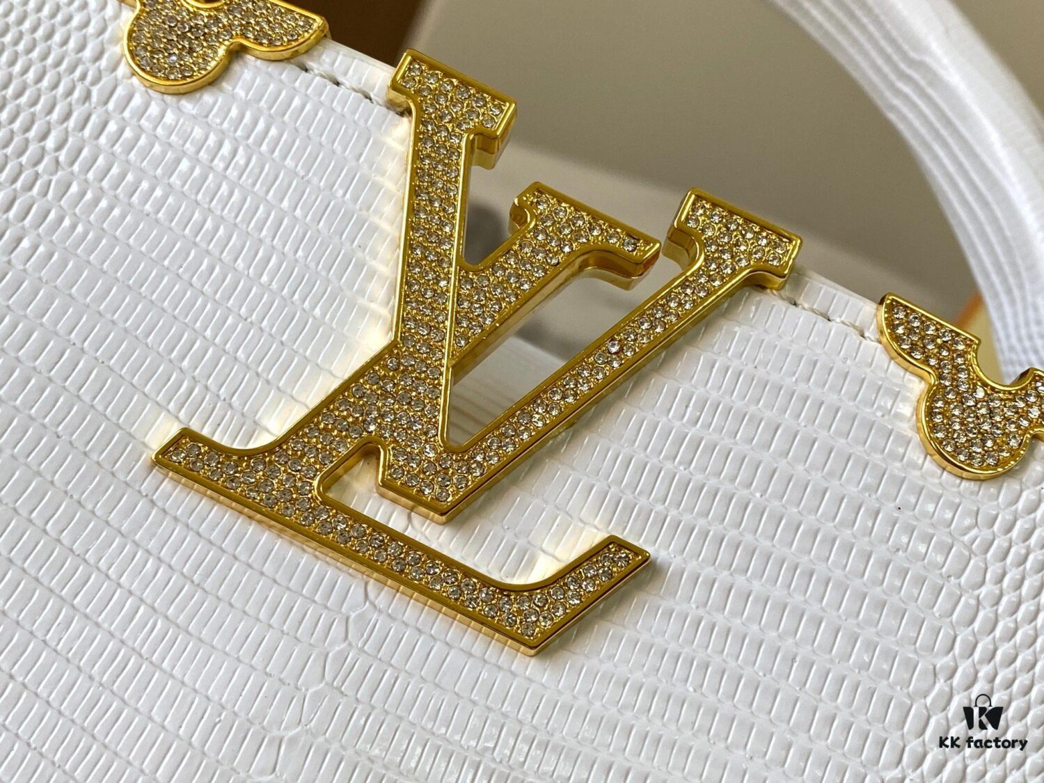 Top Quality Guangzhou Original M12297 White Lizard Skin with Gold Diamond Crown Triangle Capucines BB Bag
