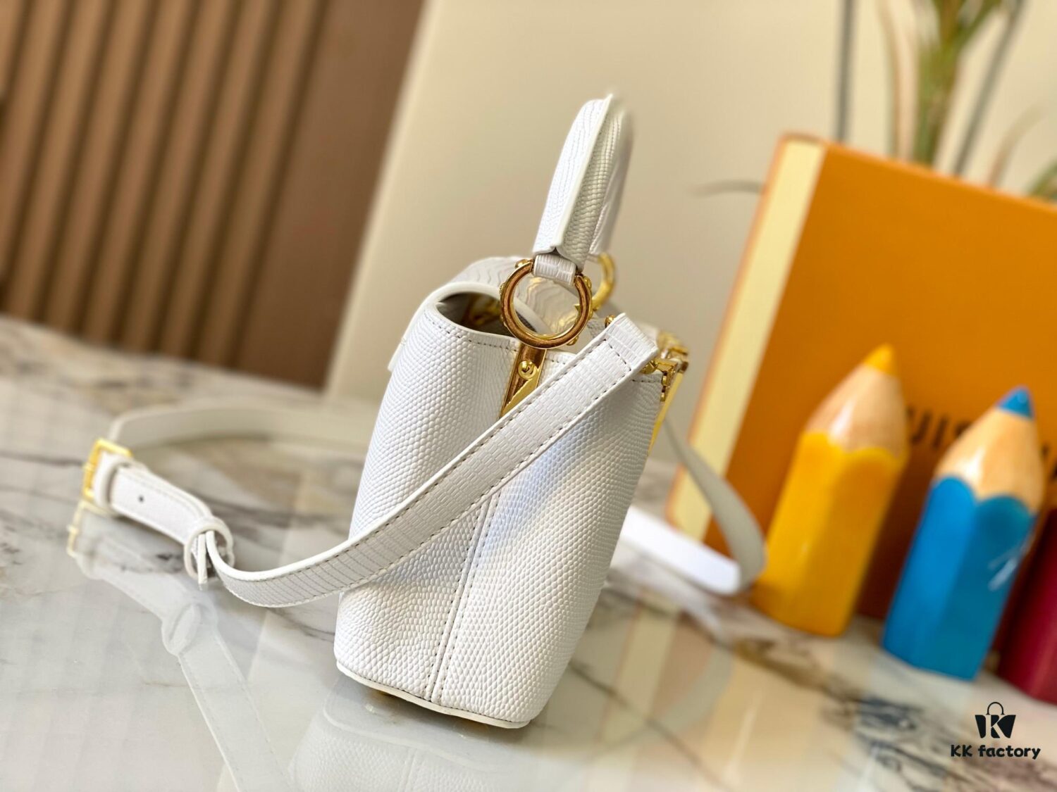 Top Quality Original Guangzhou M12296 White Lizard Skin with Gold Diamond Crown Capucines Mini Bag