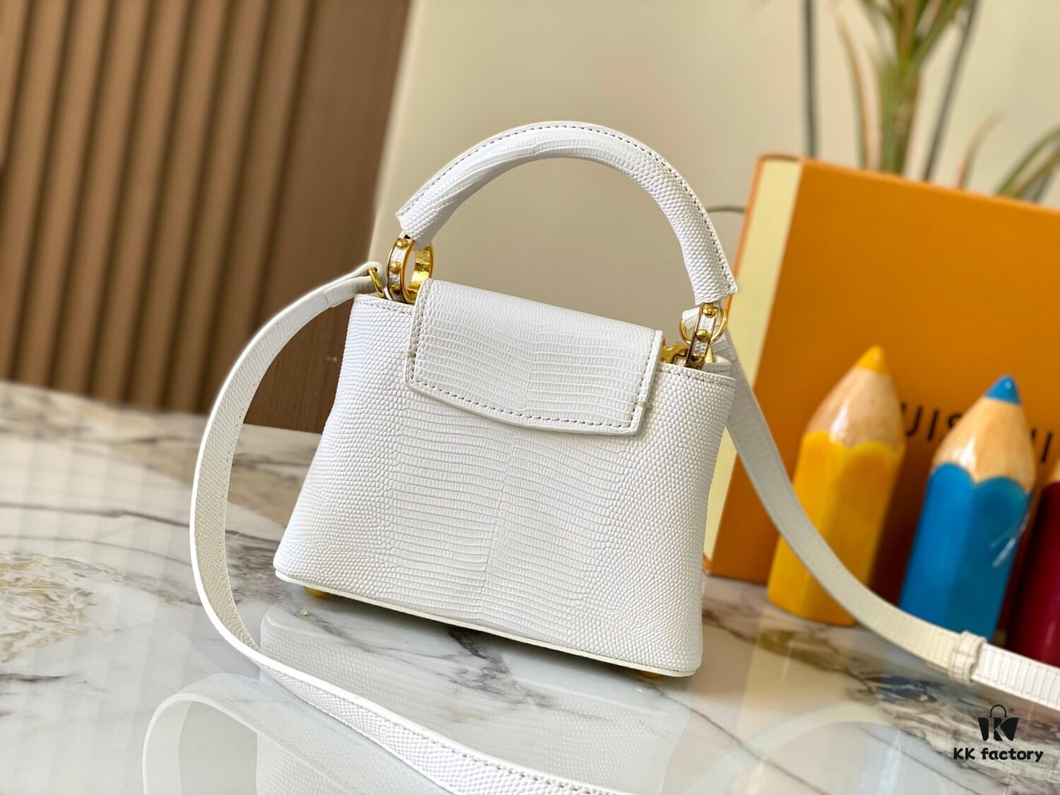 Top Quality Original Guangzhou M12296 White Lizard Skin with Gold Diamond Crown Capucines Mini Bag