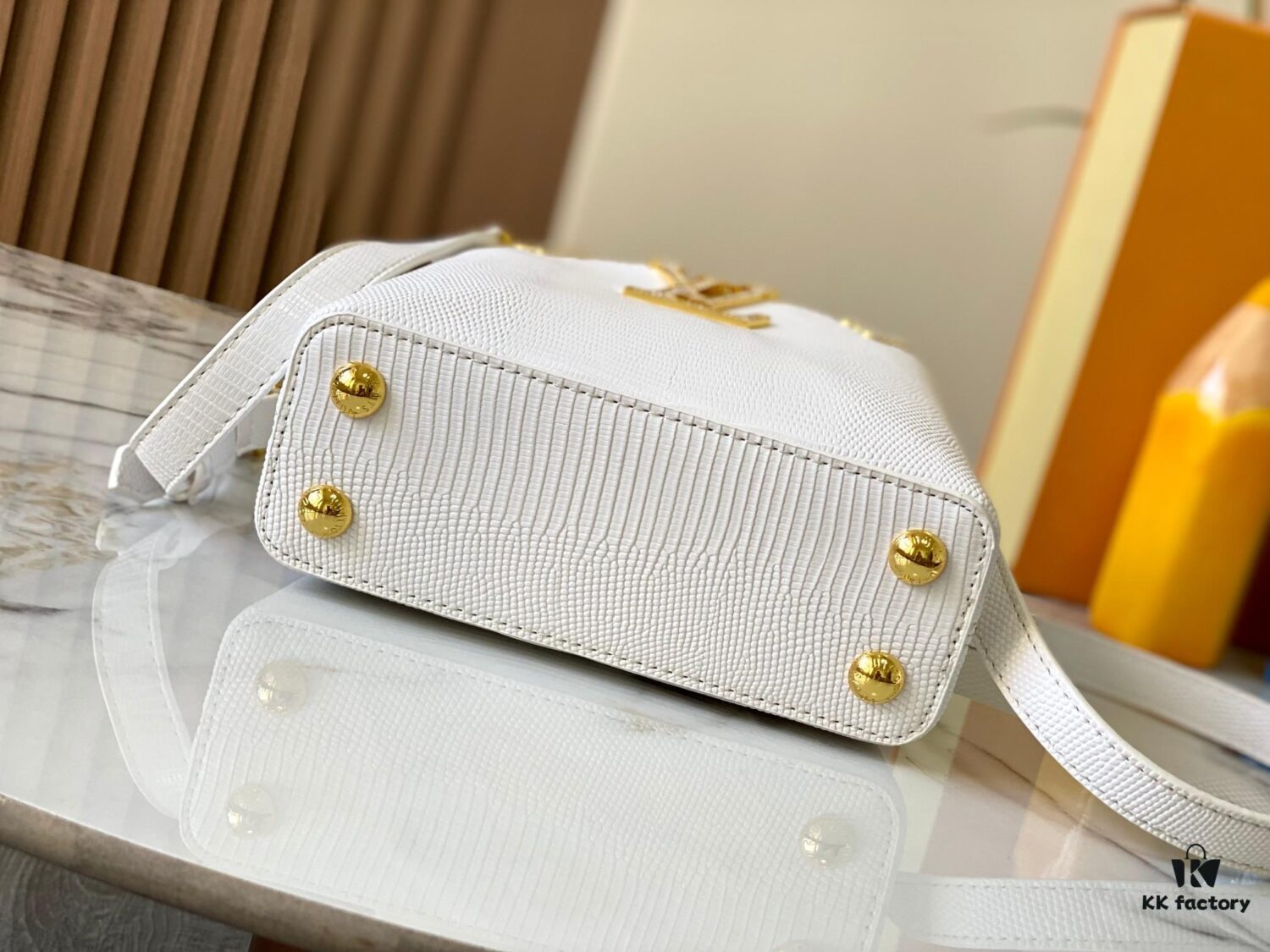 Top Quality Original Guangzhou M12296 White Lizard Skin with Gold Diamond Crown Capucines Mini Bag