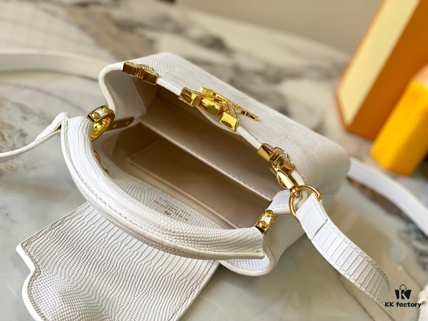 Top Quality Original Guangzhou M12296 White Lizard Skin with Gold Diamond Crown Capucines Mini Bag