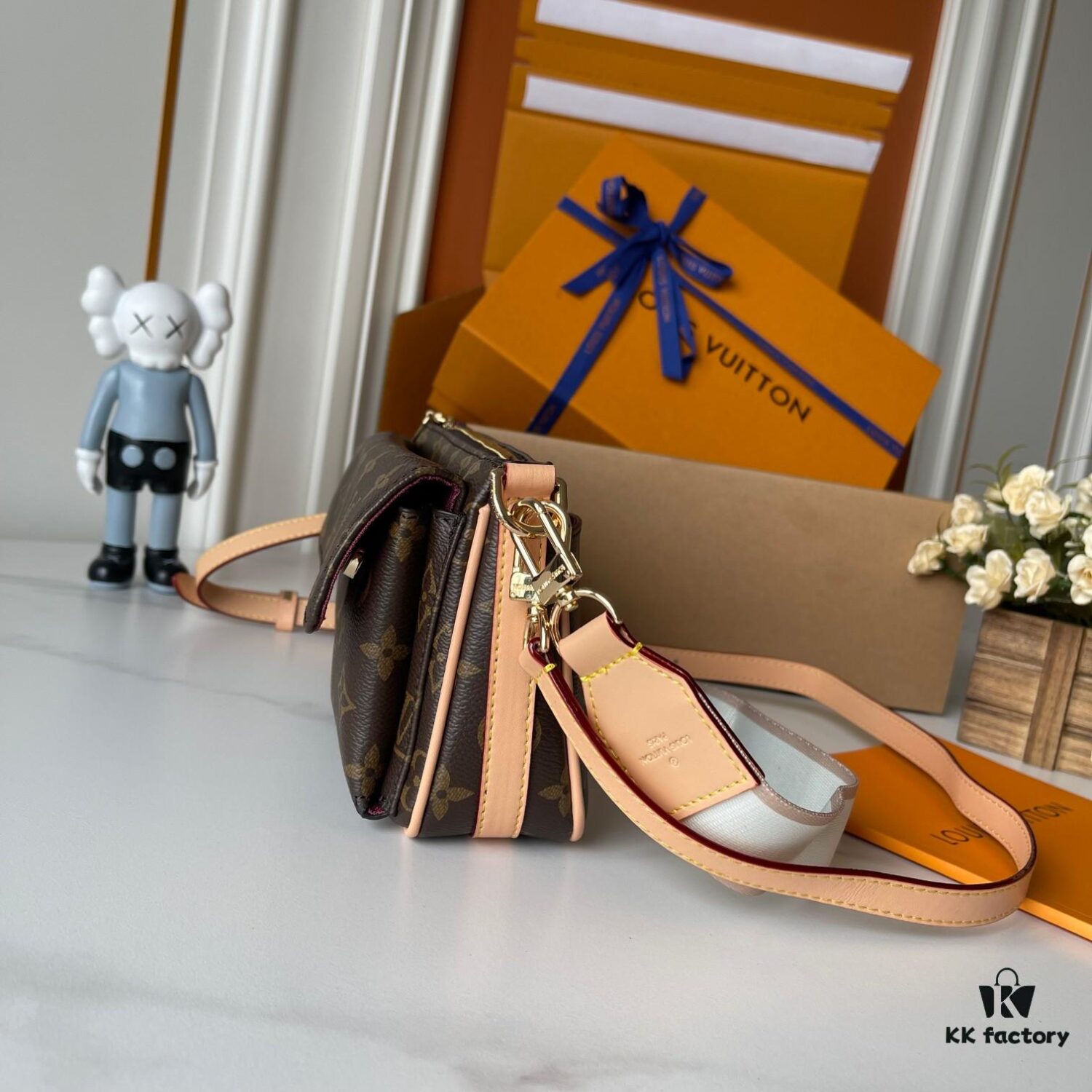 Upgraded Version 170 Original Development, Full Steel Hardware 👏👏 Vibe Handbag Inspired by the 2003 Viva-cité Bag, Compact Monogram Canvas Design