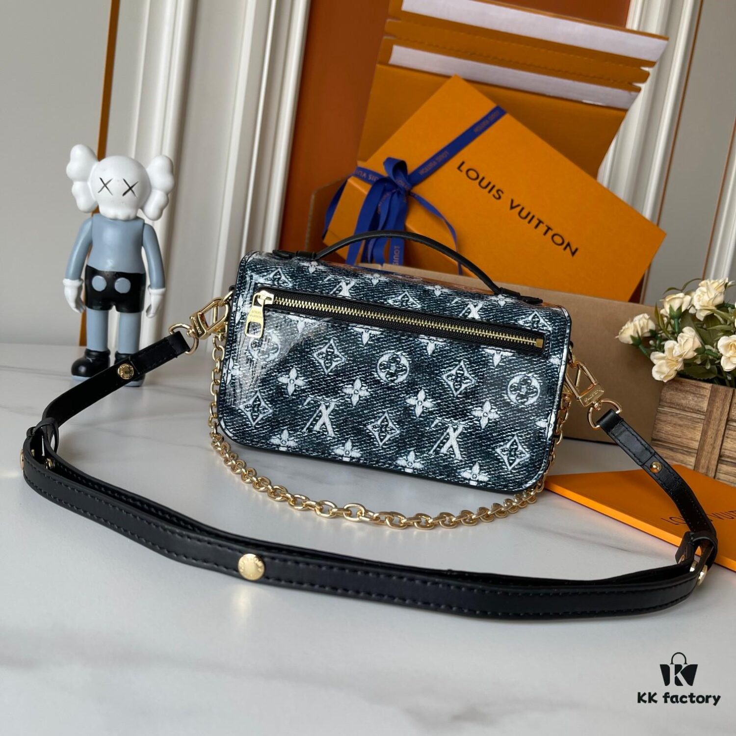 Upgraded Version 160 (High-Quality Replica) M12429 M23940 M40749 M46914 M46279 M22834 M46595 LV Messenger Bag Small East West Métis Handbag