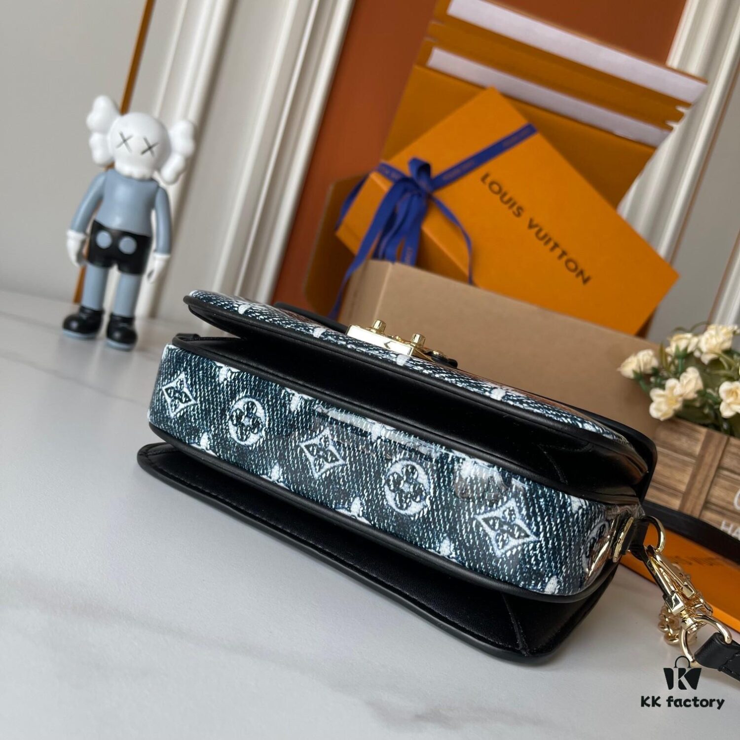 Upgraded Version 160 (High-Quality Replica) M12429 M23940 M40749 M46914 M46279 M22834 M46595 LV Messenger Bag Small East West Métis Handbag