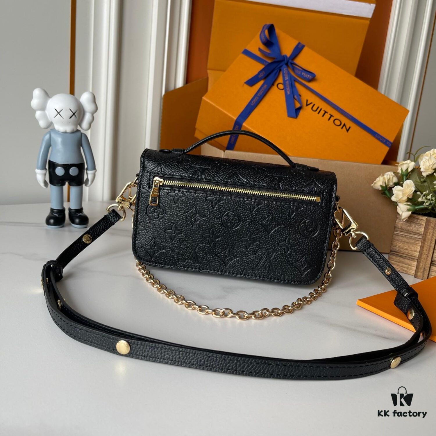 Upgraded Version 160 (High-Quality Replica) M12429 M23940 M40749 M46914 M46279 M22834 M46595 LV Messenger Bag Small East West Métis Handbag