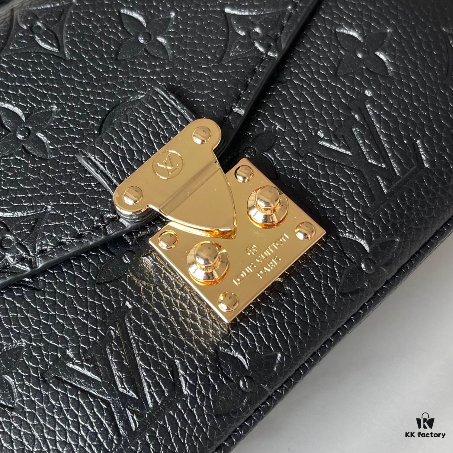 Upgraded Version 160 (High-Quality Replica) M12429 M23940 M40749 M46914 M46279 M22834 M46595 LV Messenger Bag Small East West Métis Handbag