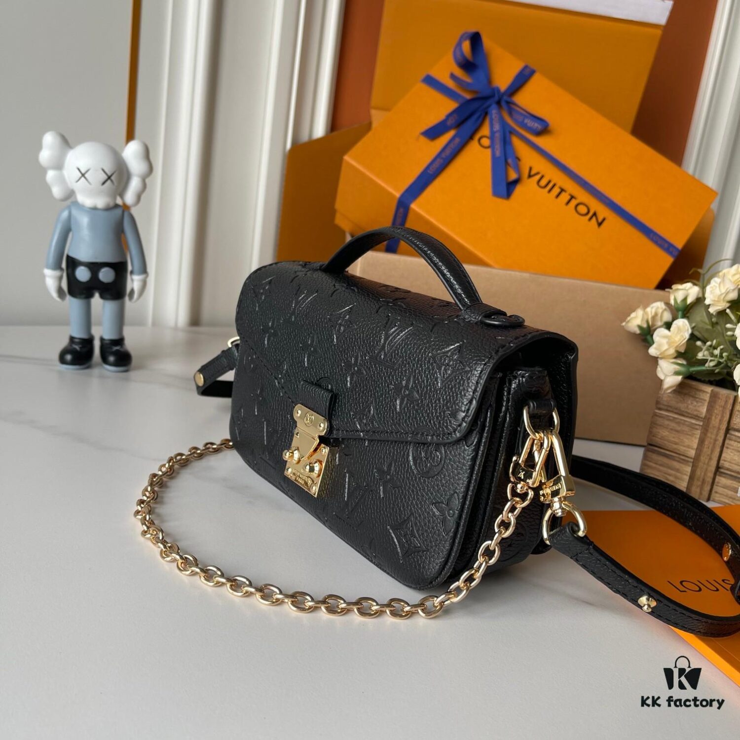 Upgraded Version 160 (High-Quality Replica) M12429 M23940 M40749 M46914 M46279 M22834 M46595 LV Messenger Bag Small East West Métis Handbag