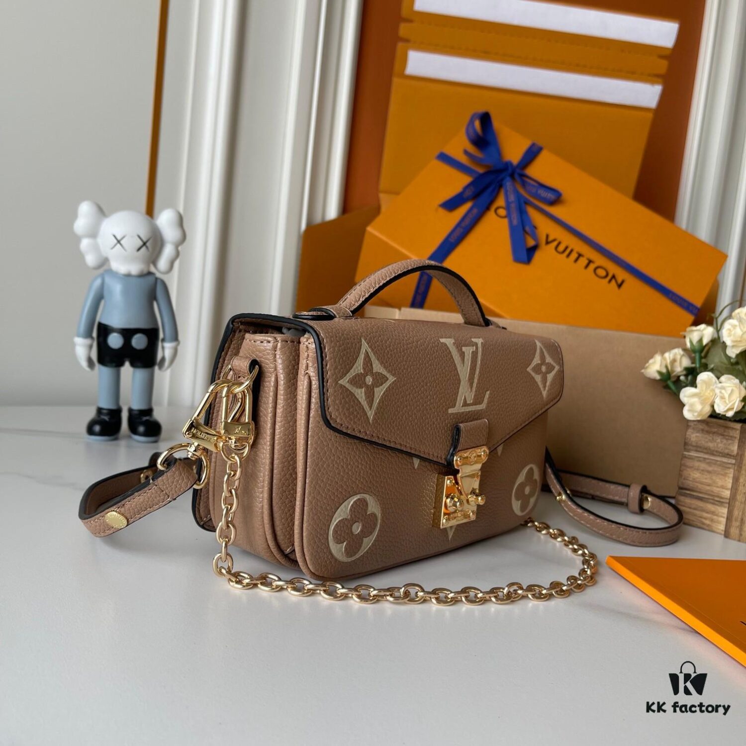 Upgraded Version 160 (High-Quality Replica) M12429 M23940 M40749 M46914 M46279 M22834 M46595 LV Messenger Bag Small East West Métis Handbag