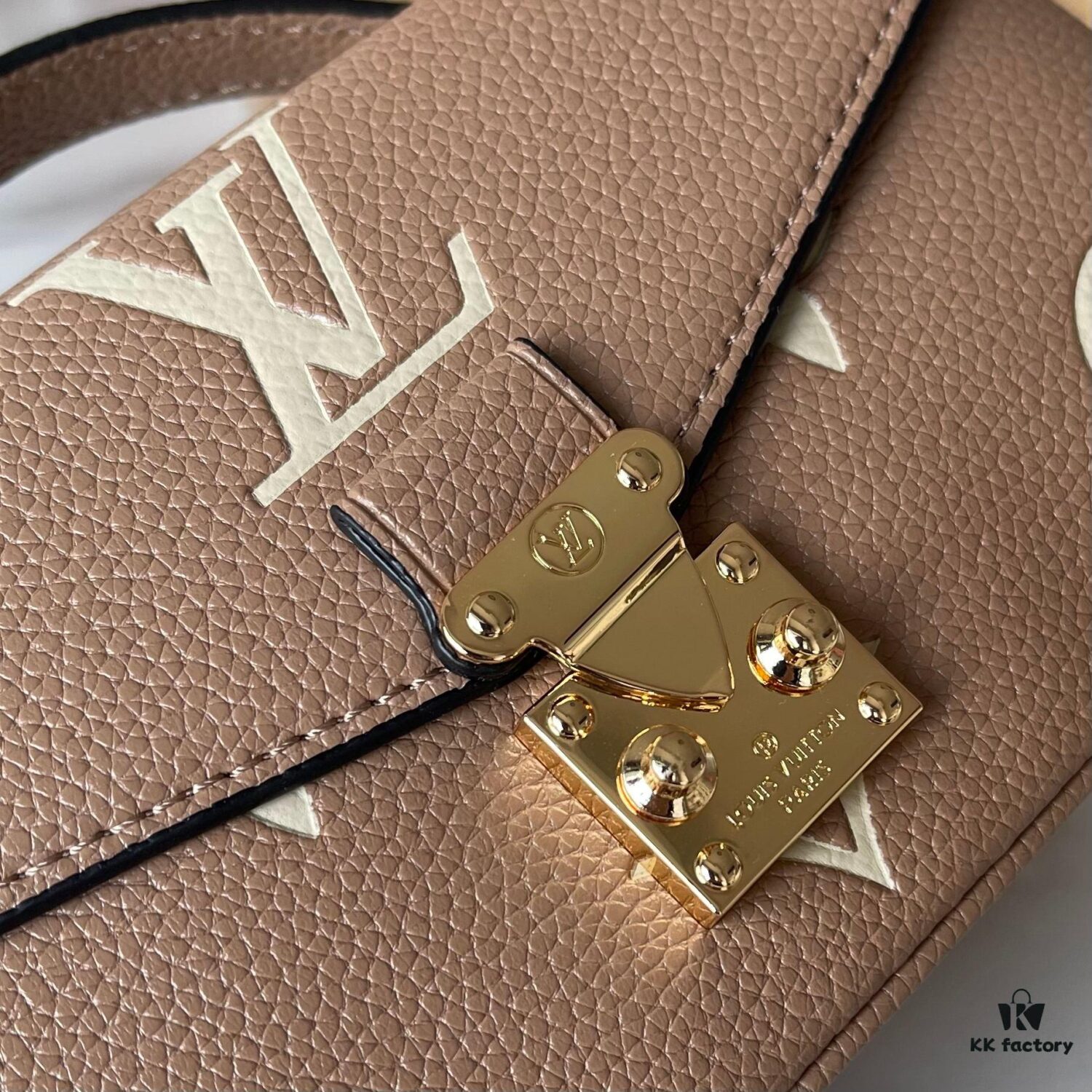 Upgraded Version 160 (High-Quality Replica) M12429 M23940 M40749 M46914 M46279 M22834 M46595 LV Messenger Bag Small East West Métis Handbag